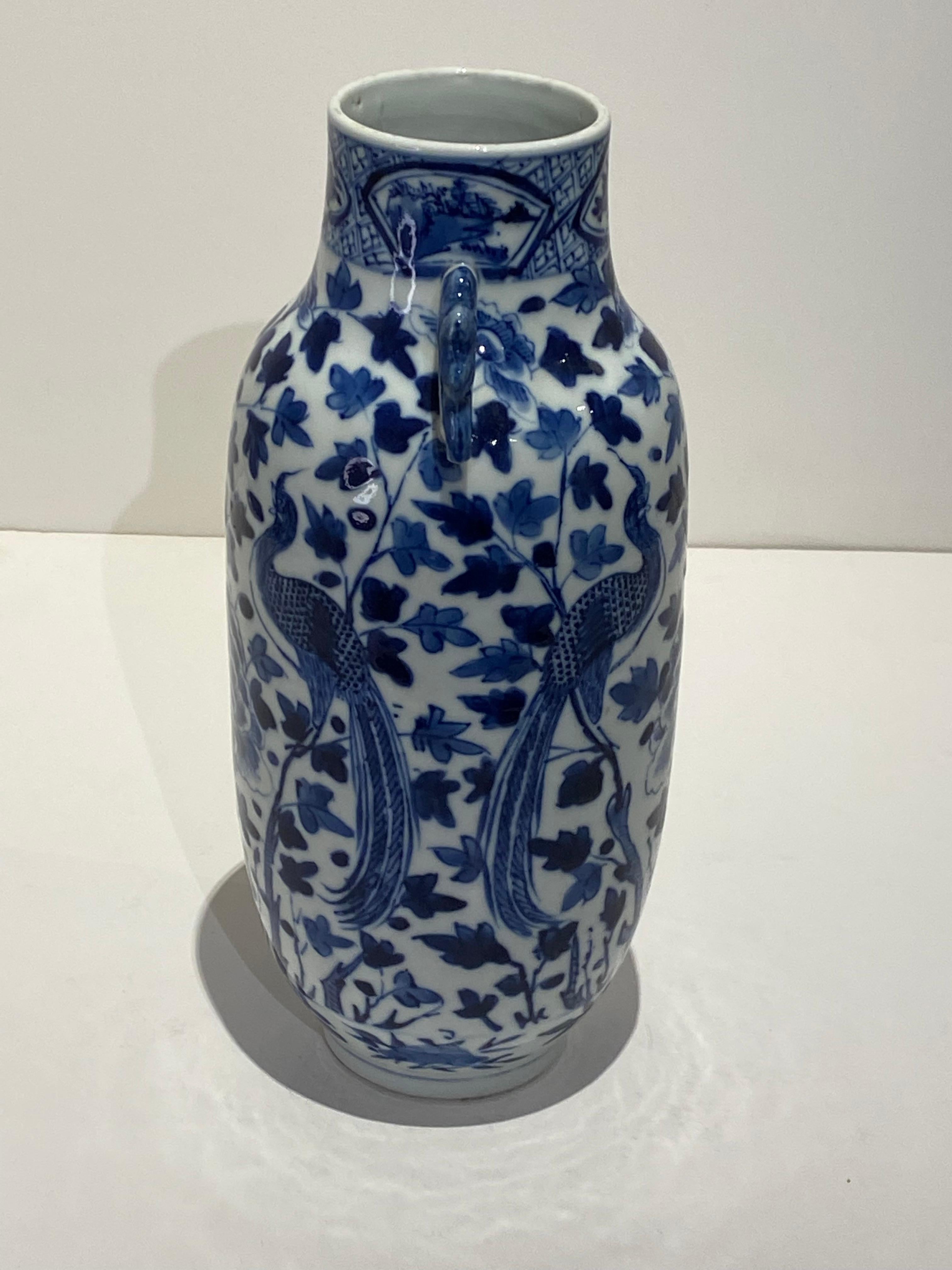 19th Century Chinese Hand Painted Blue & White Porcelain Vase For Sale 3