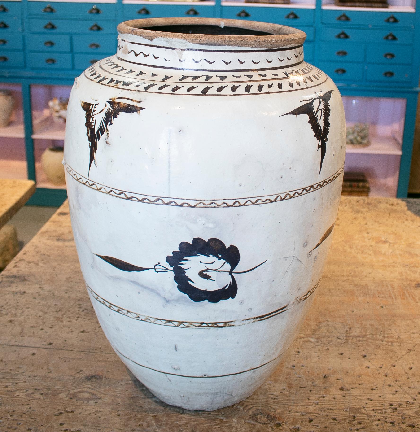 19th Century Chinese Hand Painted Glazed Ceramic Vase In Good Condition In Marbella, ES
