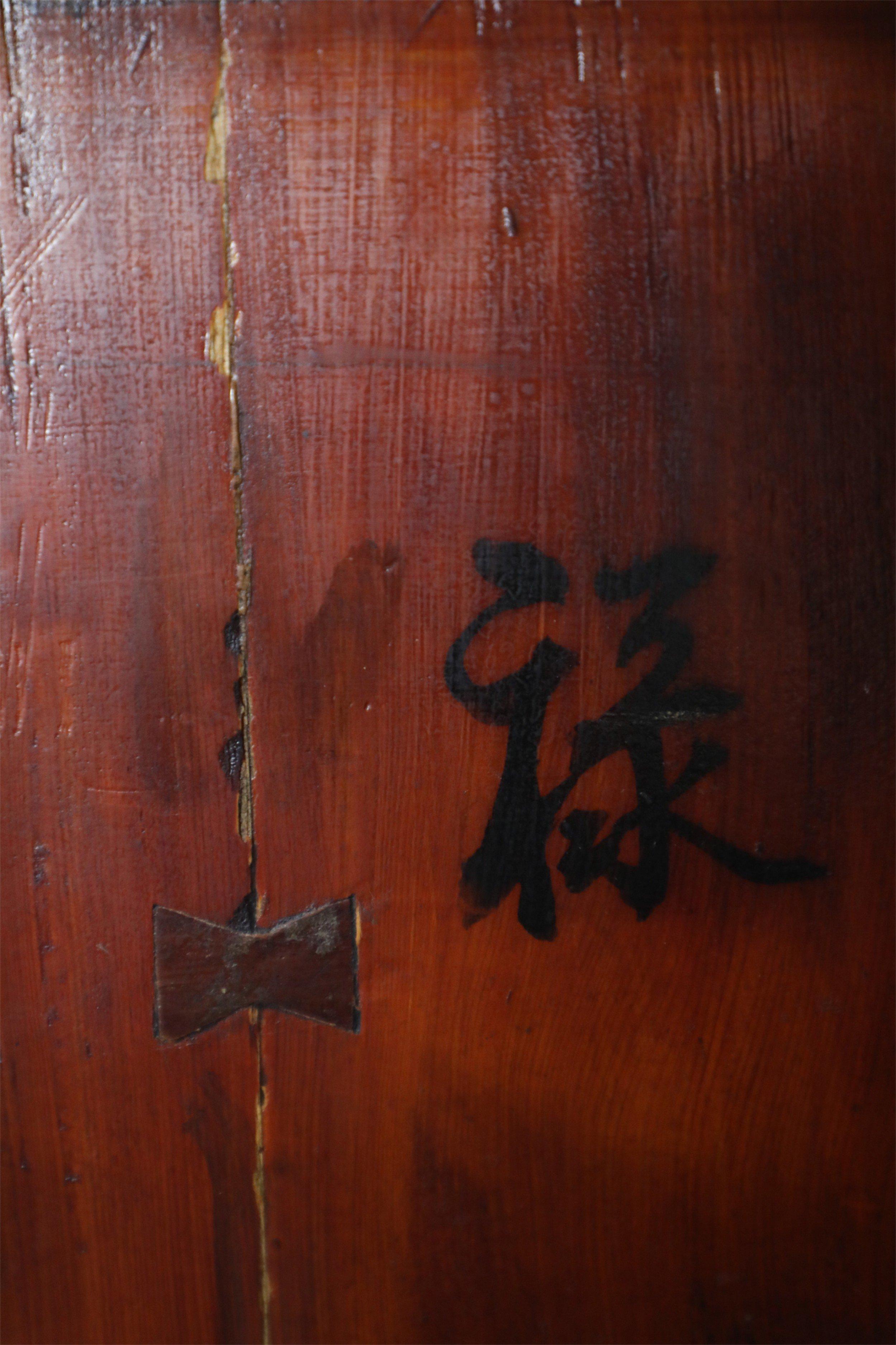 Chinesischer Hartholzschrank aus dem 19. Jahrhundert im Angebot 7