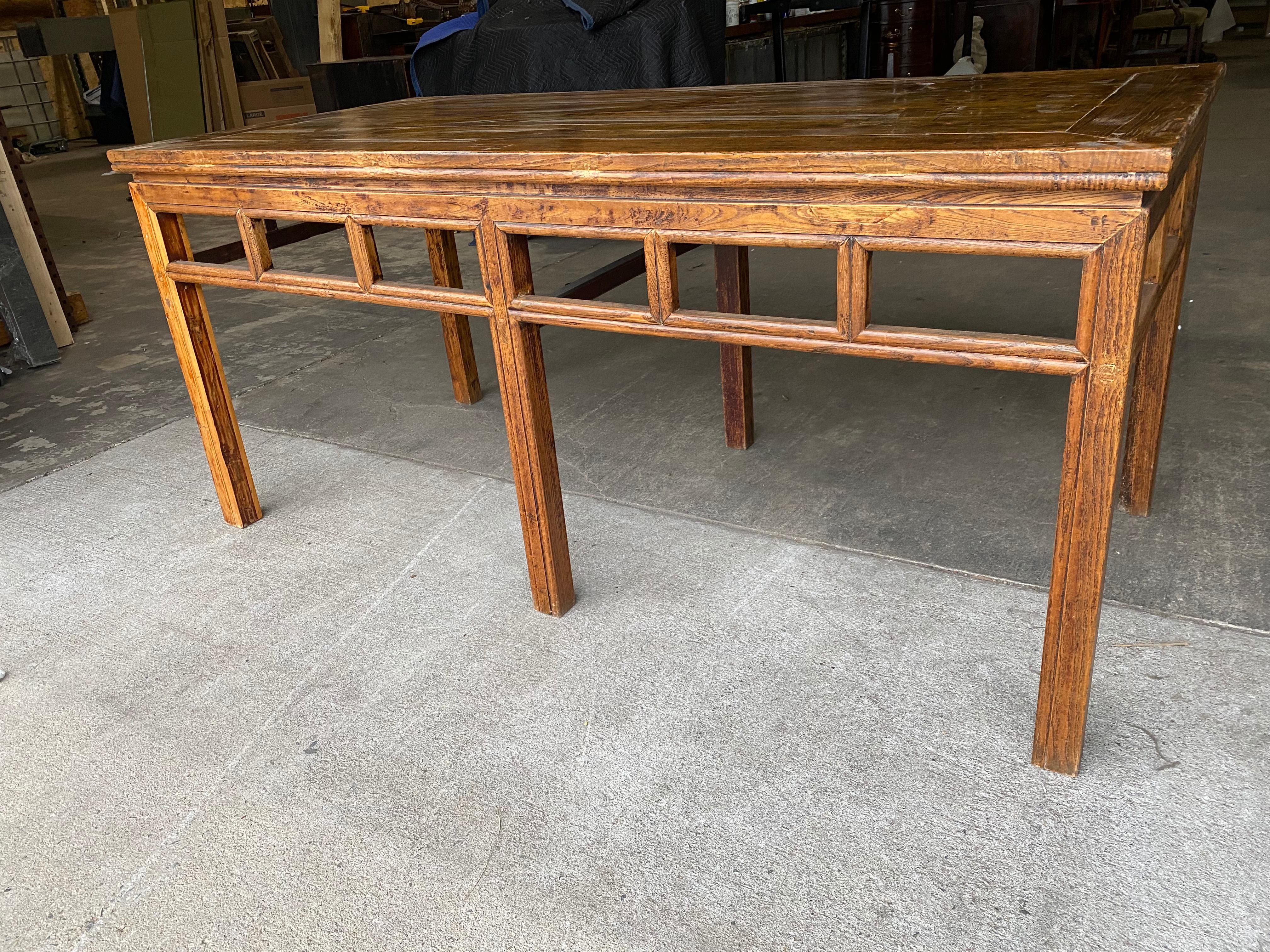 Table console chinoise en bois de feuillus du XIXe siècle en vente 2