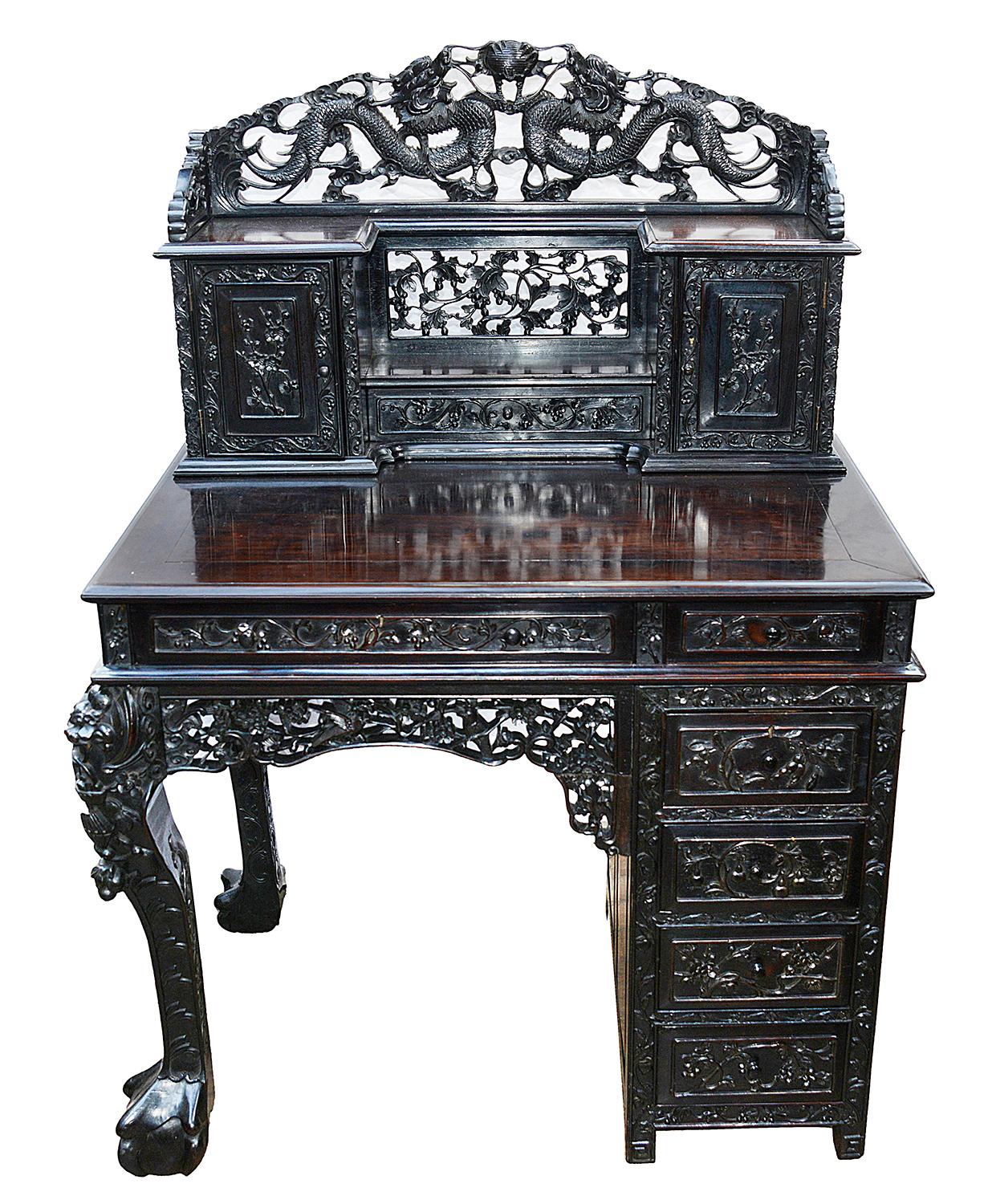 Chinesischer Hartholz-Schreibtisch aus dem 19. (19. Jahrhundert) im Angebot