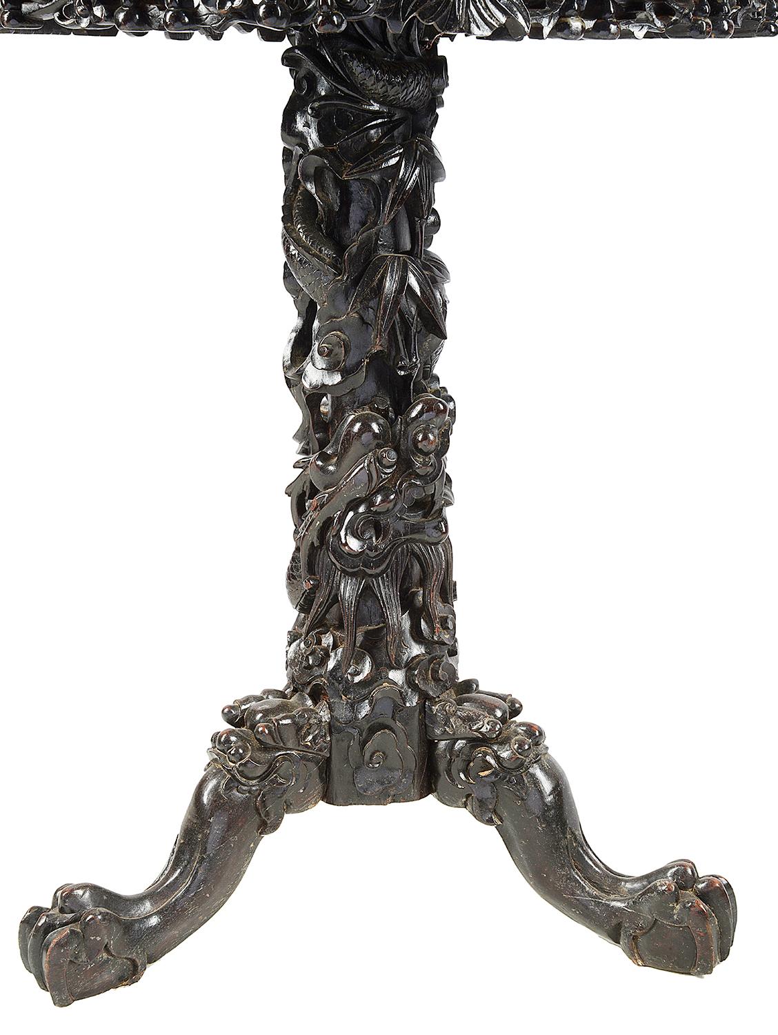 Sculpté à la main Table d'appoint chinoise en bois dur du 19e siècle en vente