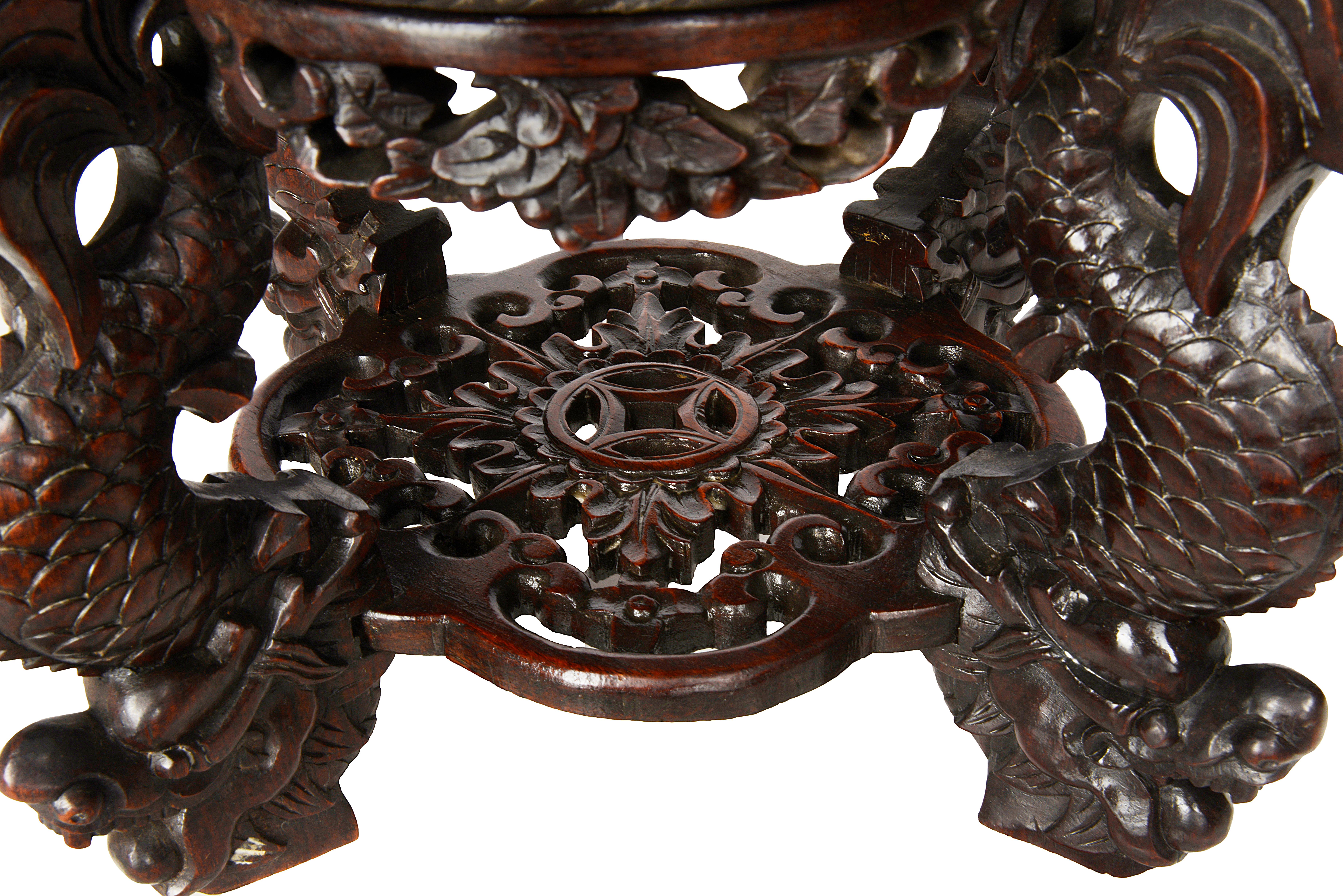 Sculpté à la main Support en bois de feuillus chinois du 19ème siècle en vente