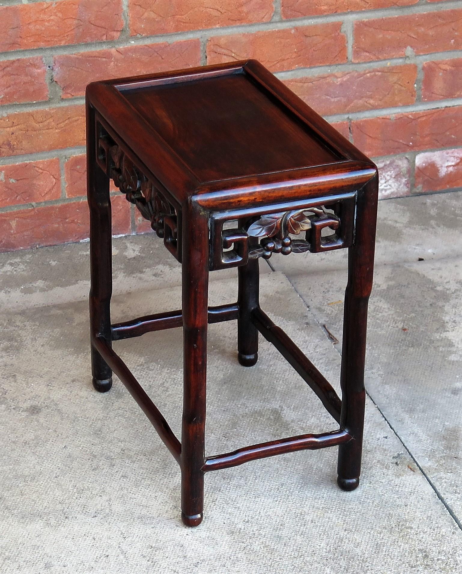 19th Century Chinese Hongmu Side Table finely carved, Qing circa 1870 For Sale 3