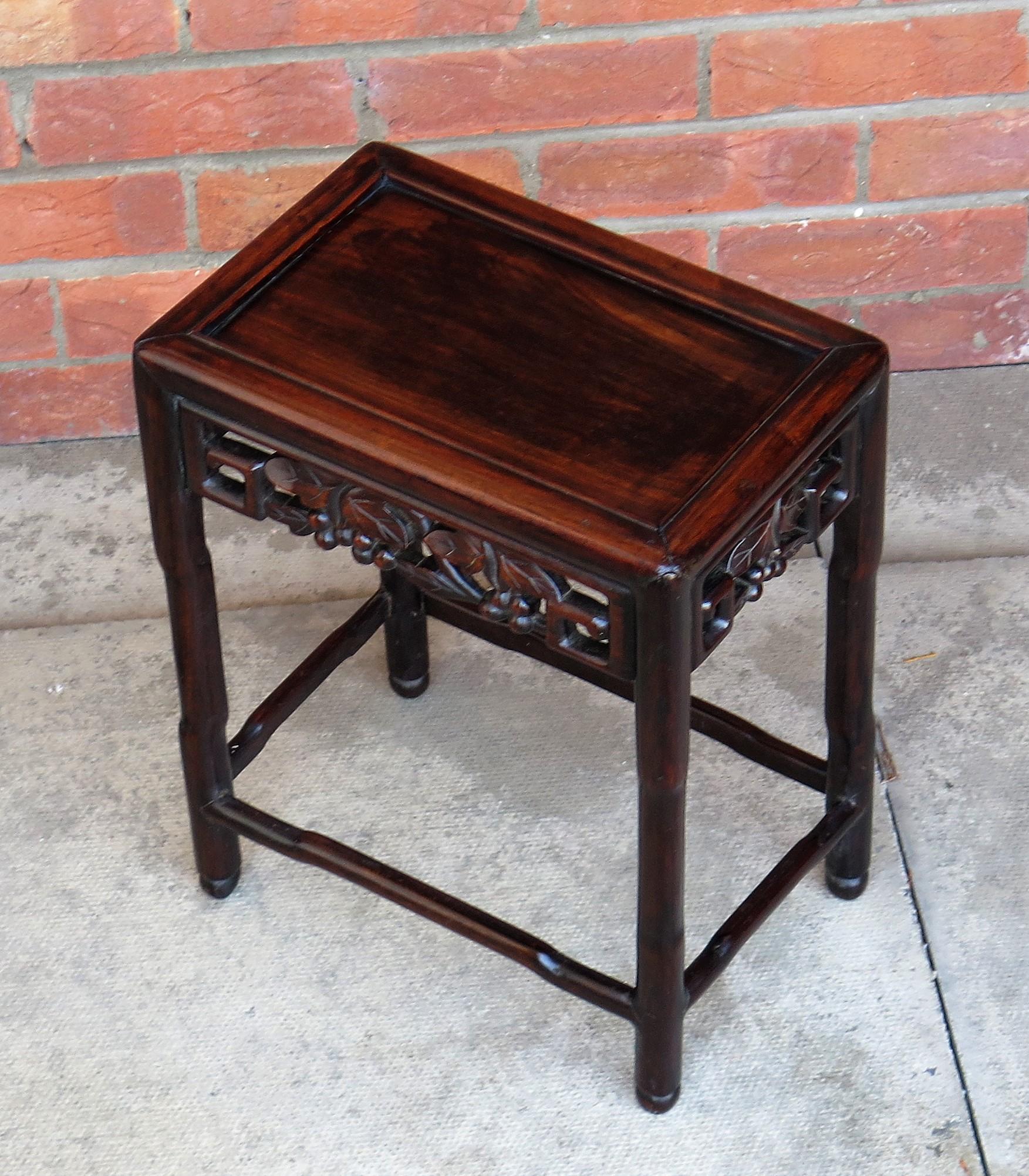 19th Century Chinese Hongmu Side Table finely carved, Qing circa 1870 For Sale 4