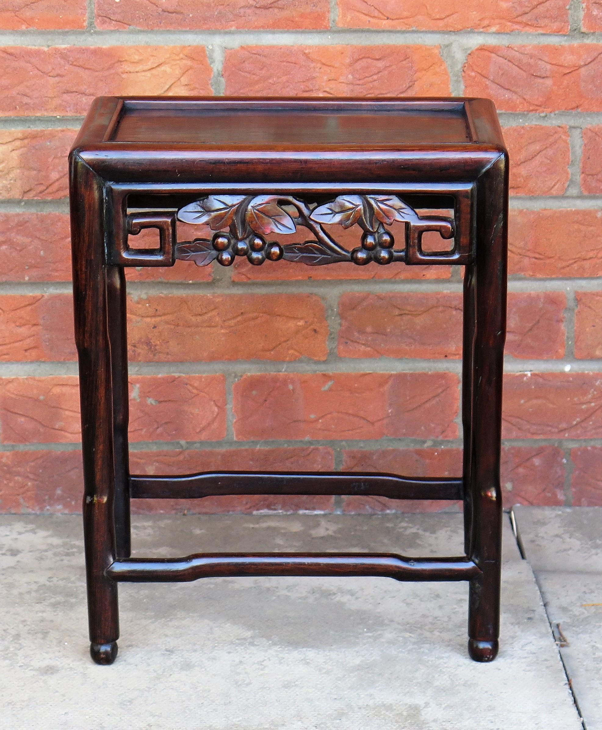 19th Century Chinese Hongmu Side Table finely carved, Qing circa 1870 For Sale 5