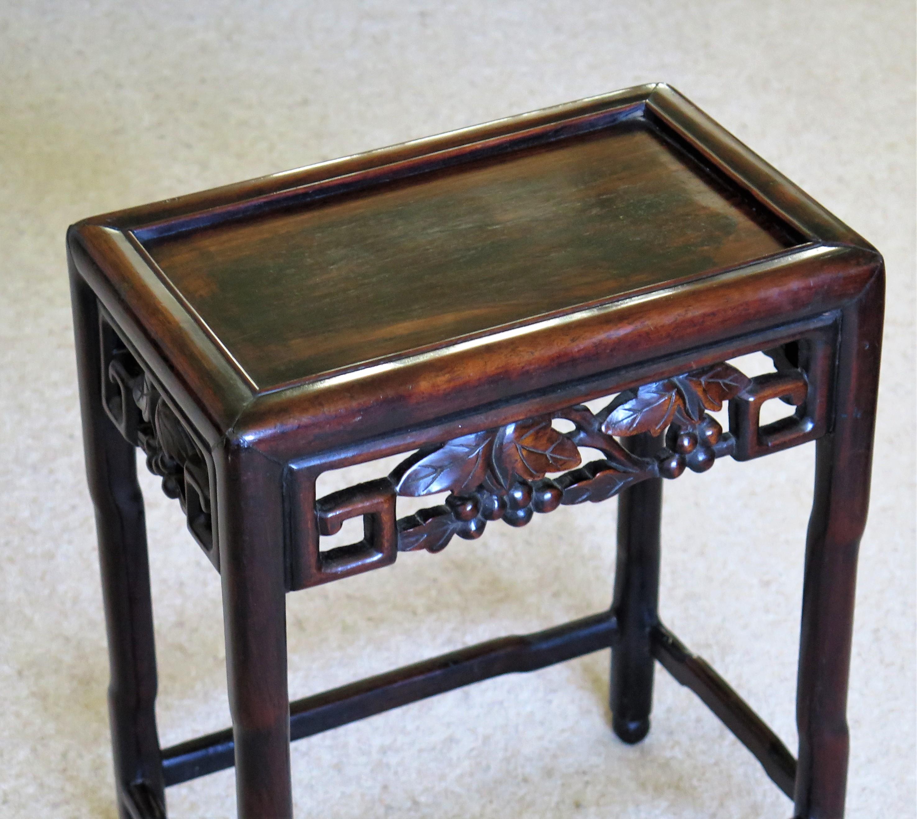 Hand-Crafted 19th Century Chinese Hongmu Side Table finely carved, Qing circa 1870 For Sale
