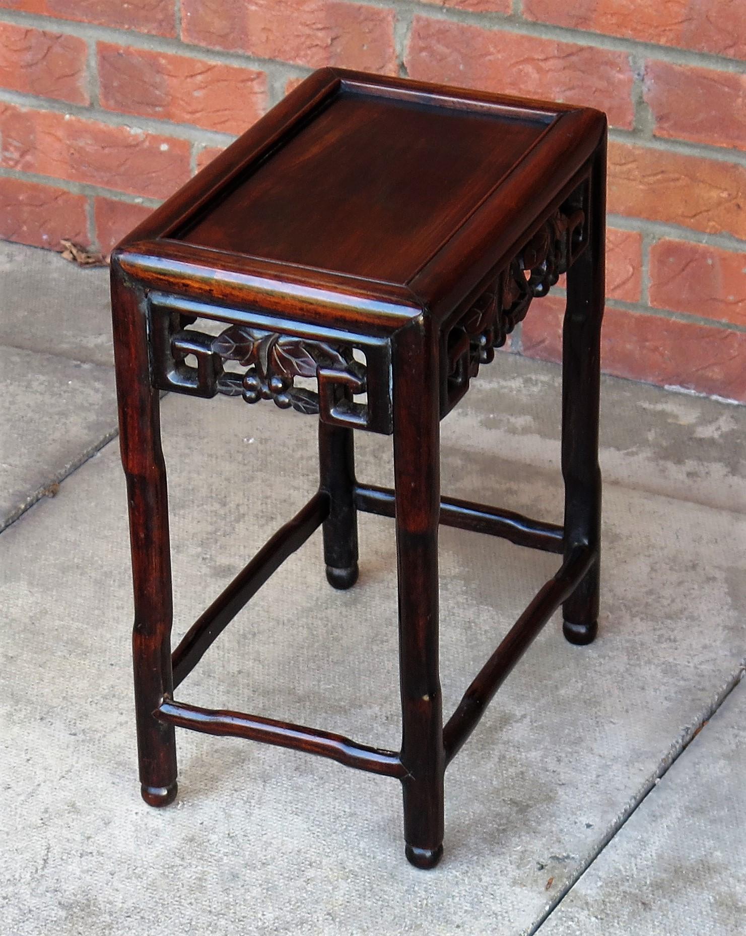 19th Century Chinese Hongmu Side Table finely carved, Qing circa 1870 For Sale 1