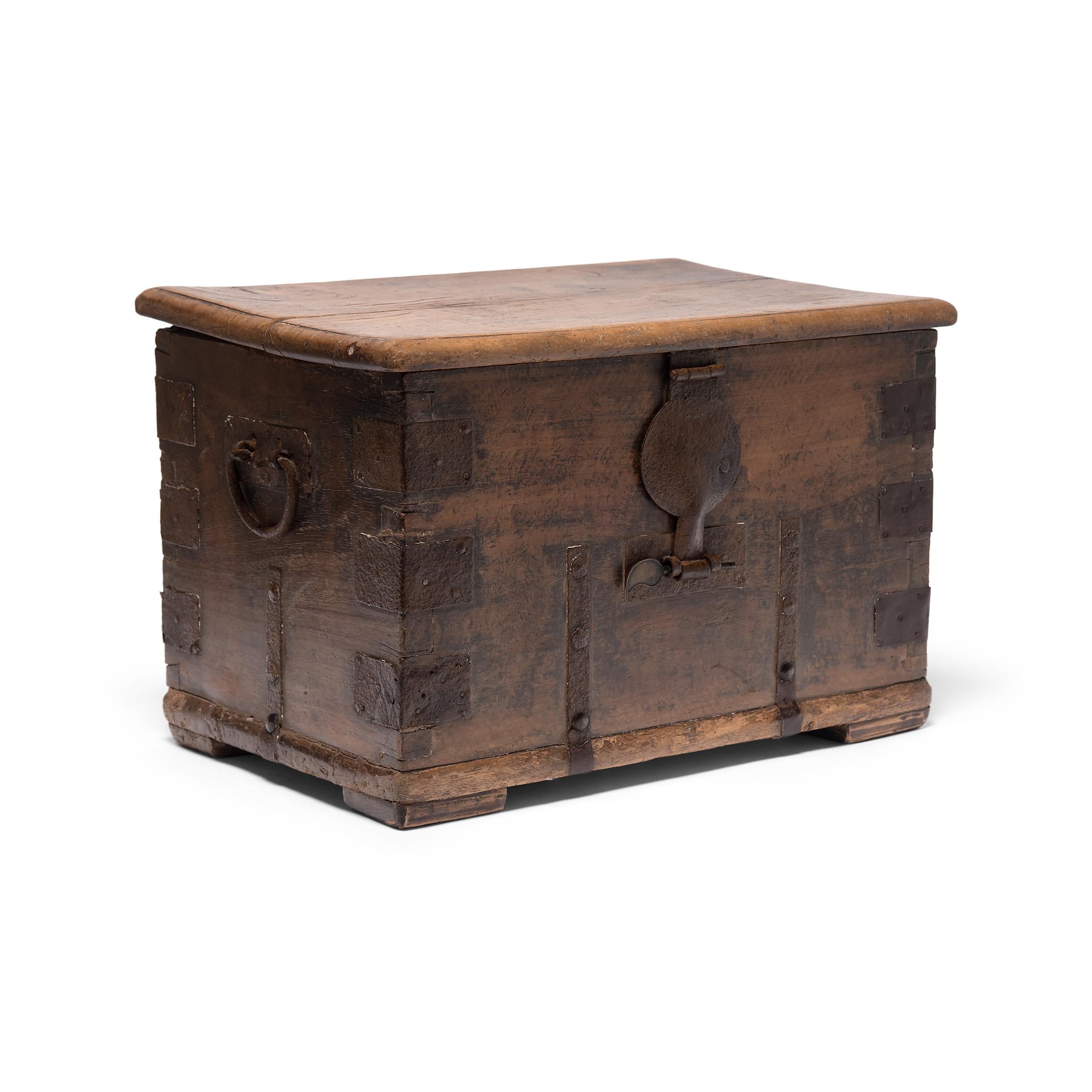 19th Century Chinese Iron Clad Keeper's Chest In Good Condition In Chicago, IL