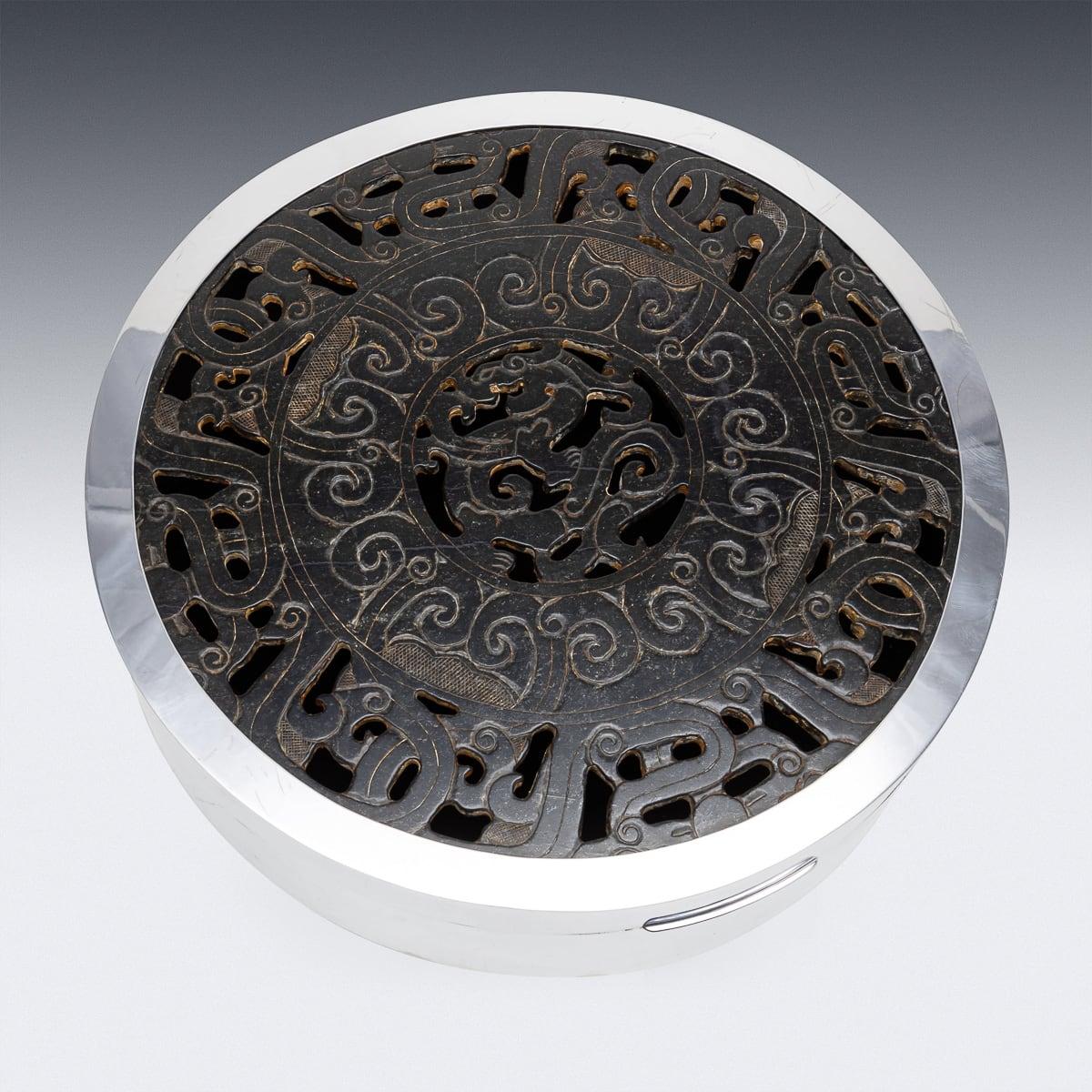 Juego de jade chino del siglo XIX en caja moderna italiana de plata maciza forrada de terciopelo Chino en venta