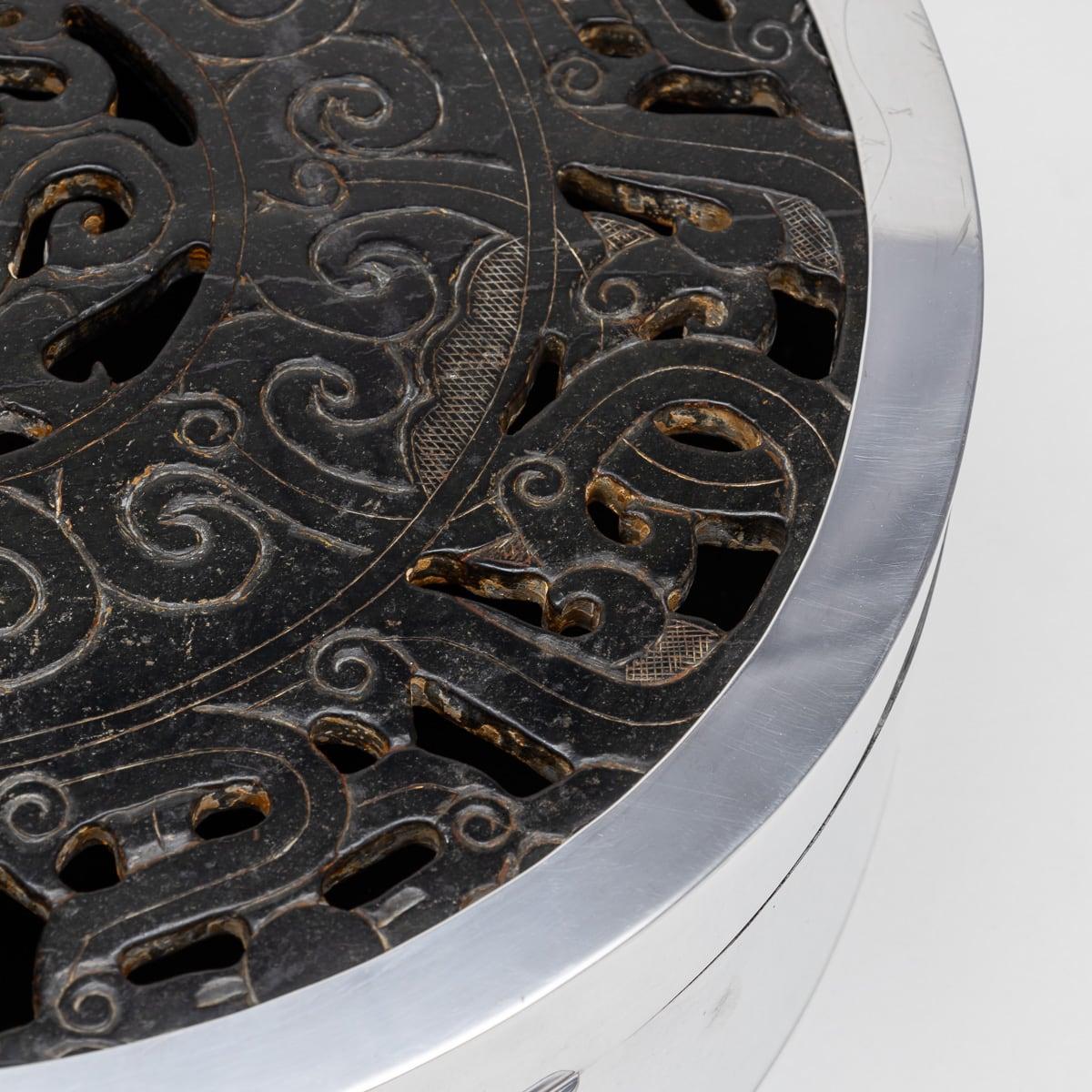 Juego de jade chino del siglo XIX en caja moderna italiana de plata maciza forrada de terciopelo en venta 3