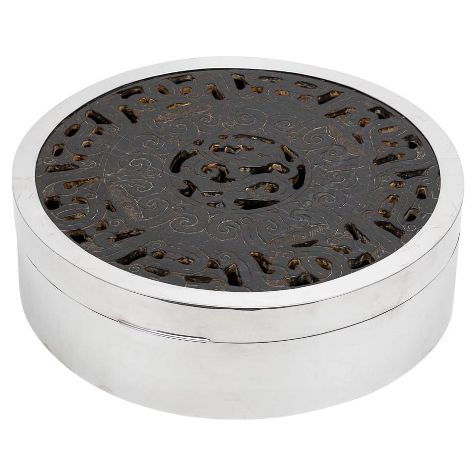 Juego de jade chino del siglo XIX en caja moderna italiana de plata maciza forrada de terciopelo en venta