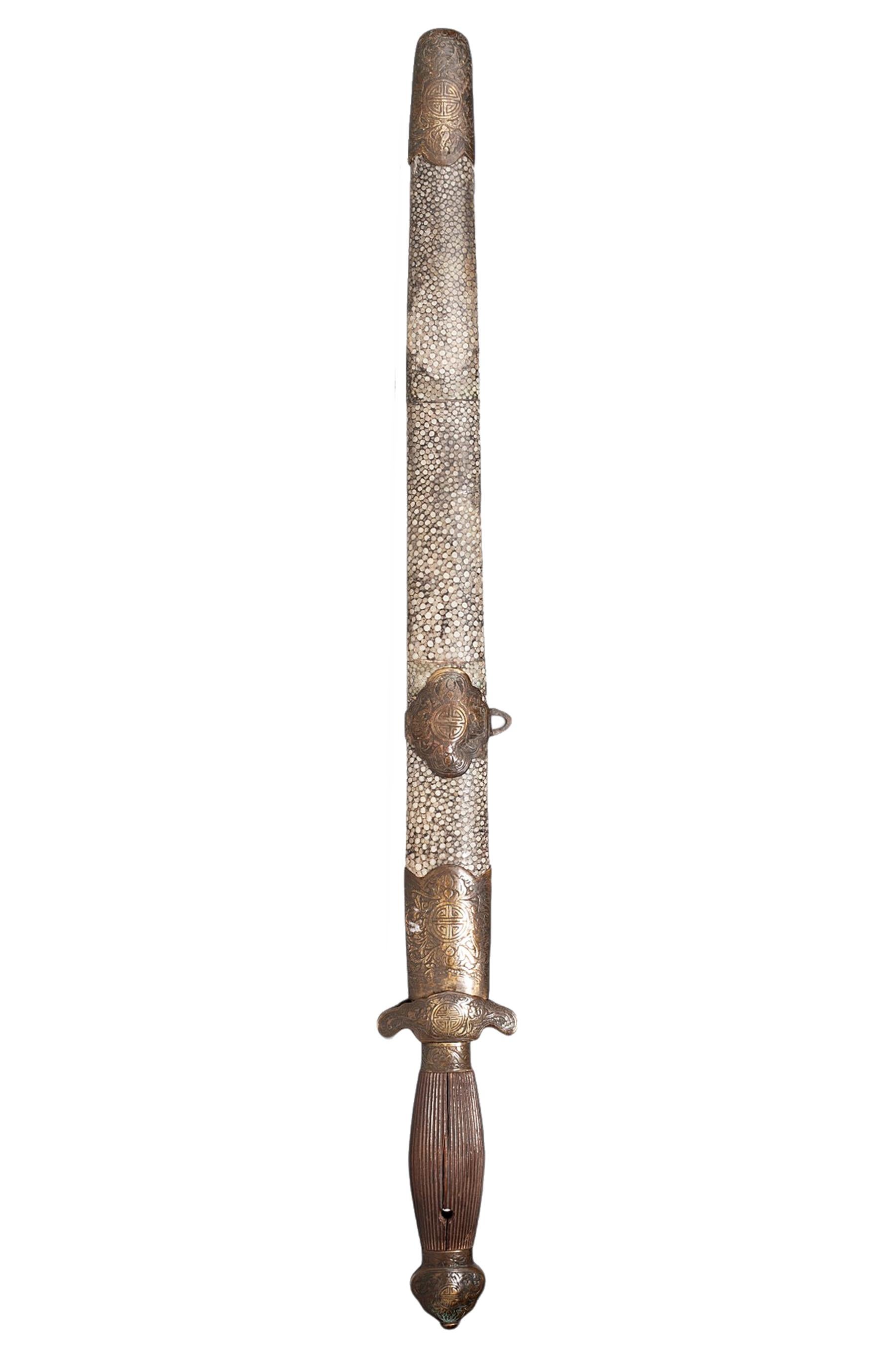 Qing Sabre chinoise Jian du 19e siècle avec lame en métal à double bord et scabbard en vente