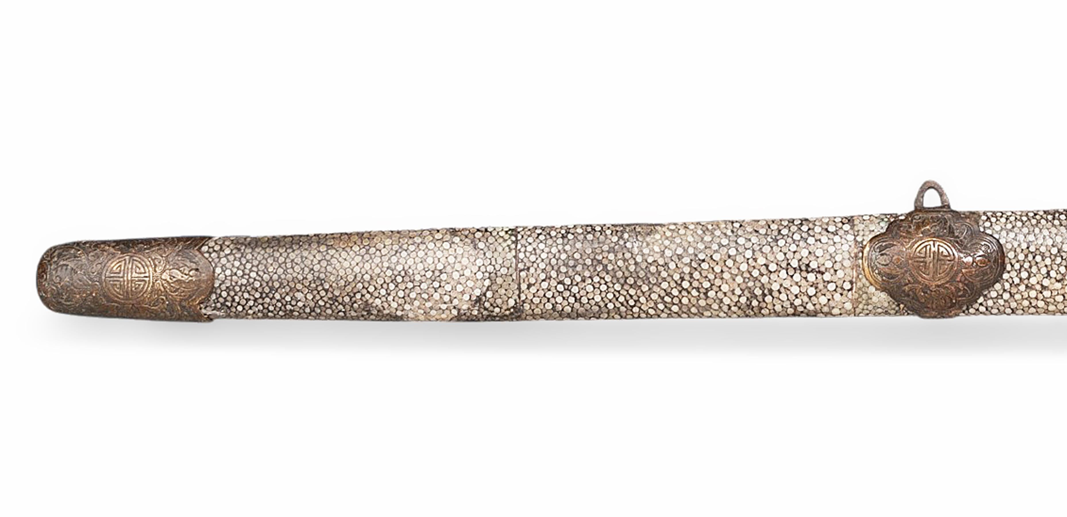 Sculpté Sabre chinoise Jian du 19e siècle avec lame en métal à double bord et scabbard en vente