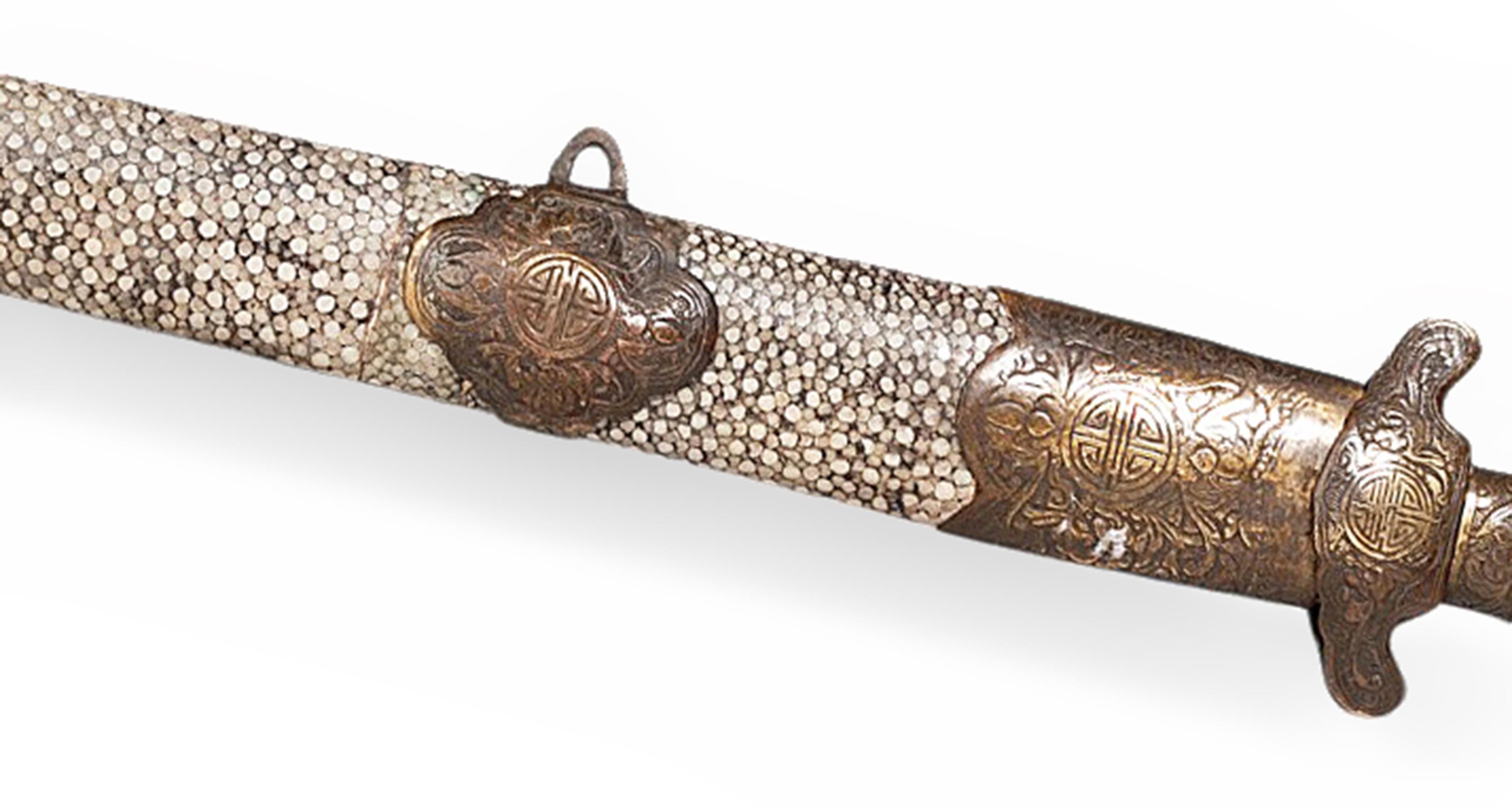 Sabre chinoise Jian du 19e siècle avec lame en métal à double bord et scabbard Bon état - En vente à North Miami, FL