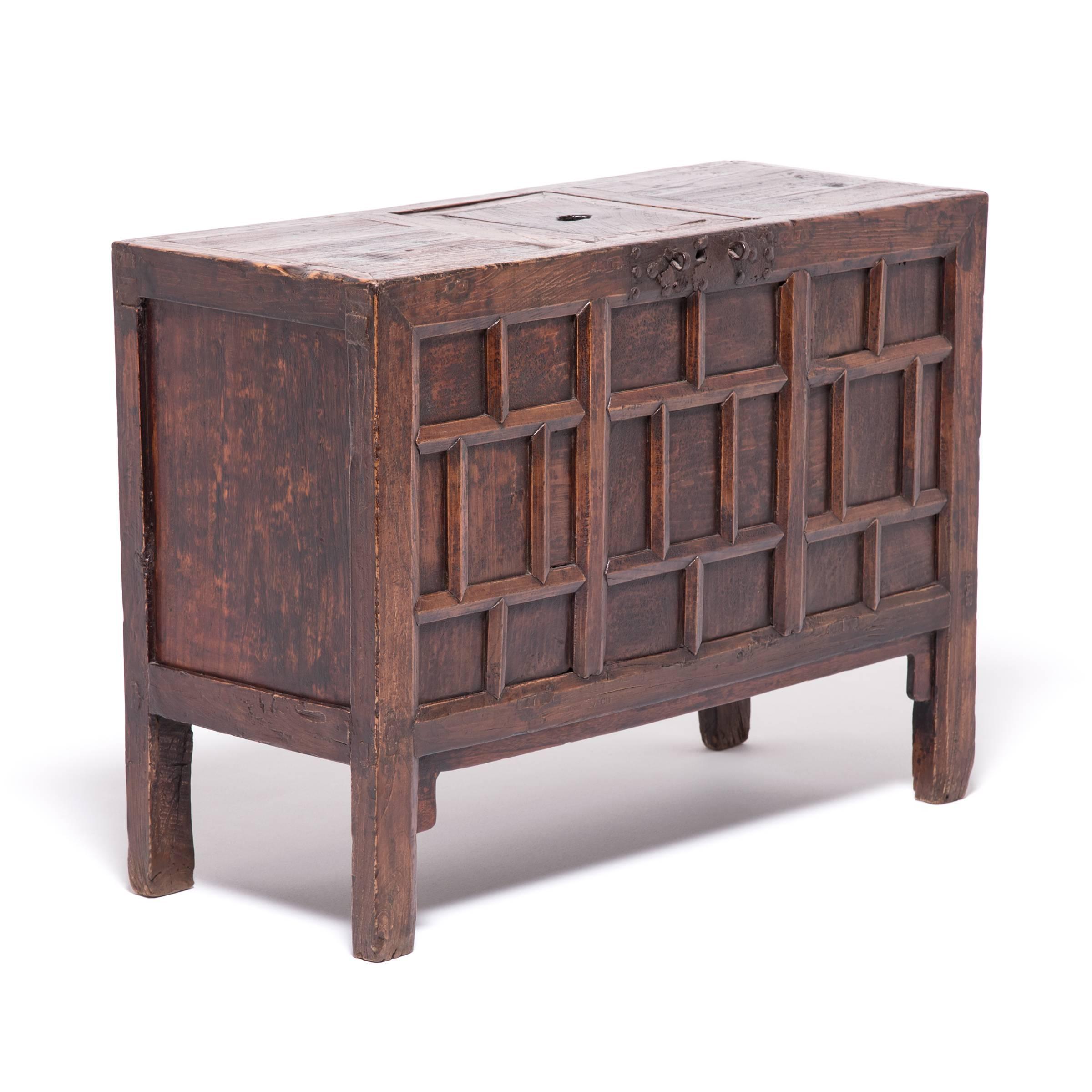 19th Century Chinese Keeper's Chest In Good Condition In Chicago, IL