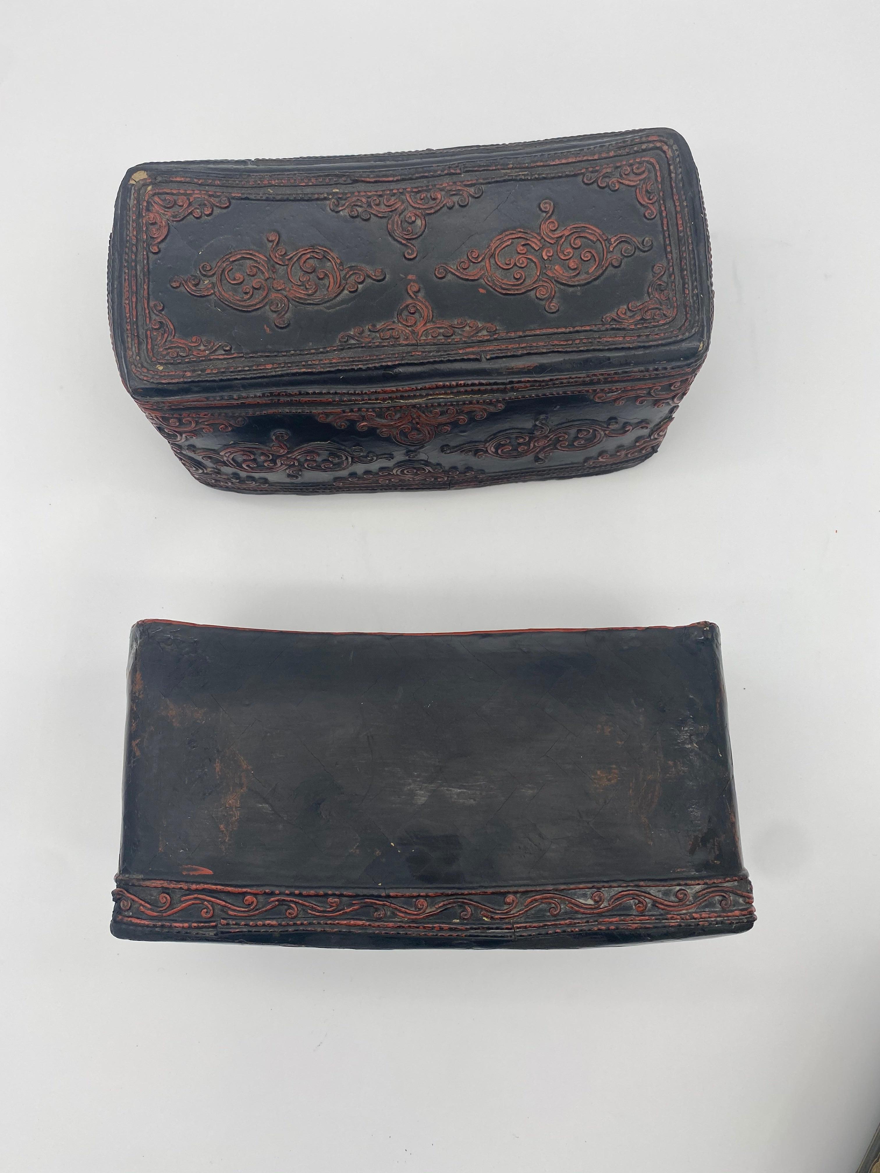 18th Century Burmese Rakhine State Lacquer Bamboo Pillow Box In Good Condition For Sale In Brea, CA
