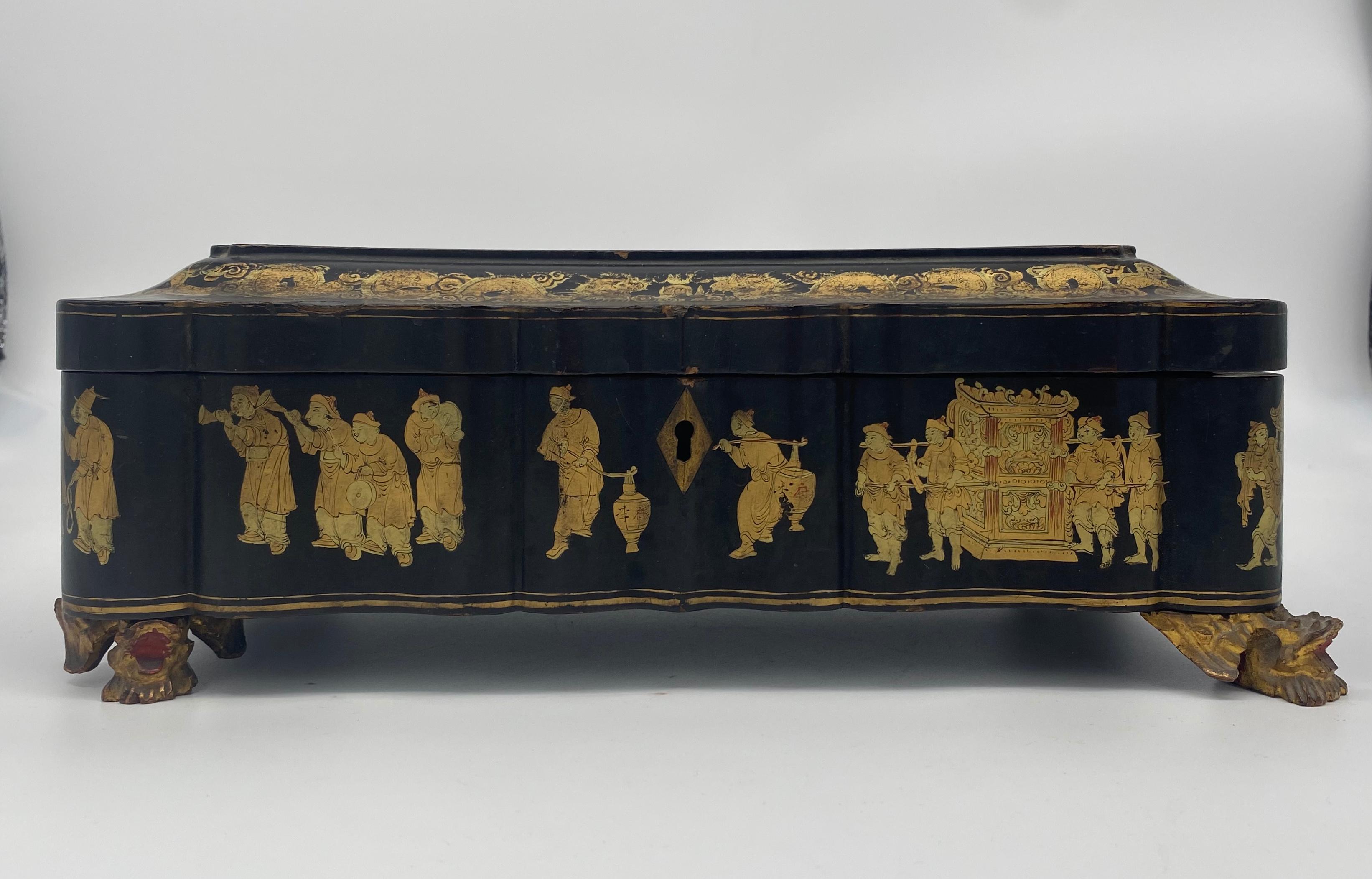 19th century Chinese lacquer box from the Qing dynasty. Used as box for nails made of lacquered wood. Oriental scenes in golden. In very good condition. Includes key.