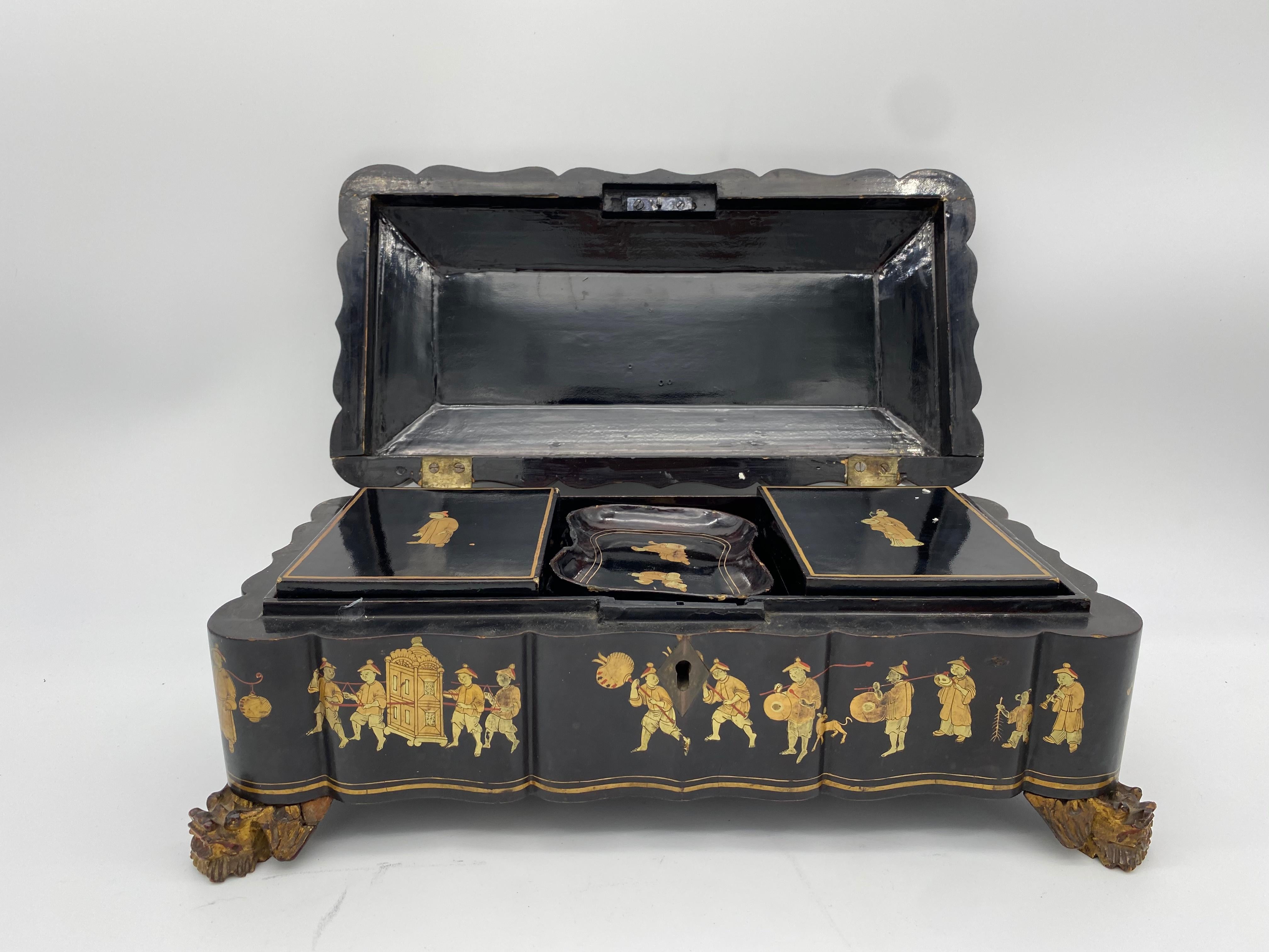 Lacquered 19th Century Chinese Lacquer Box For Sale