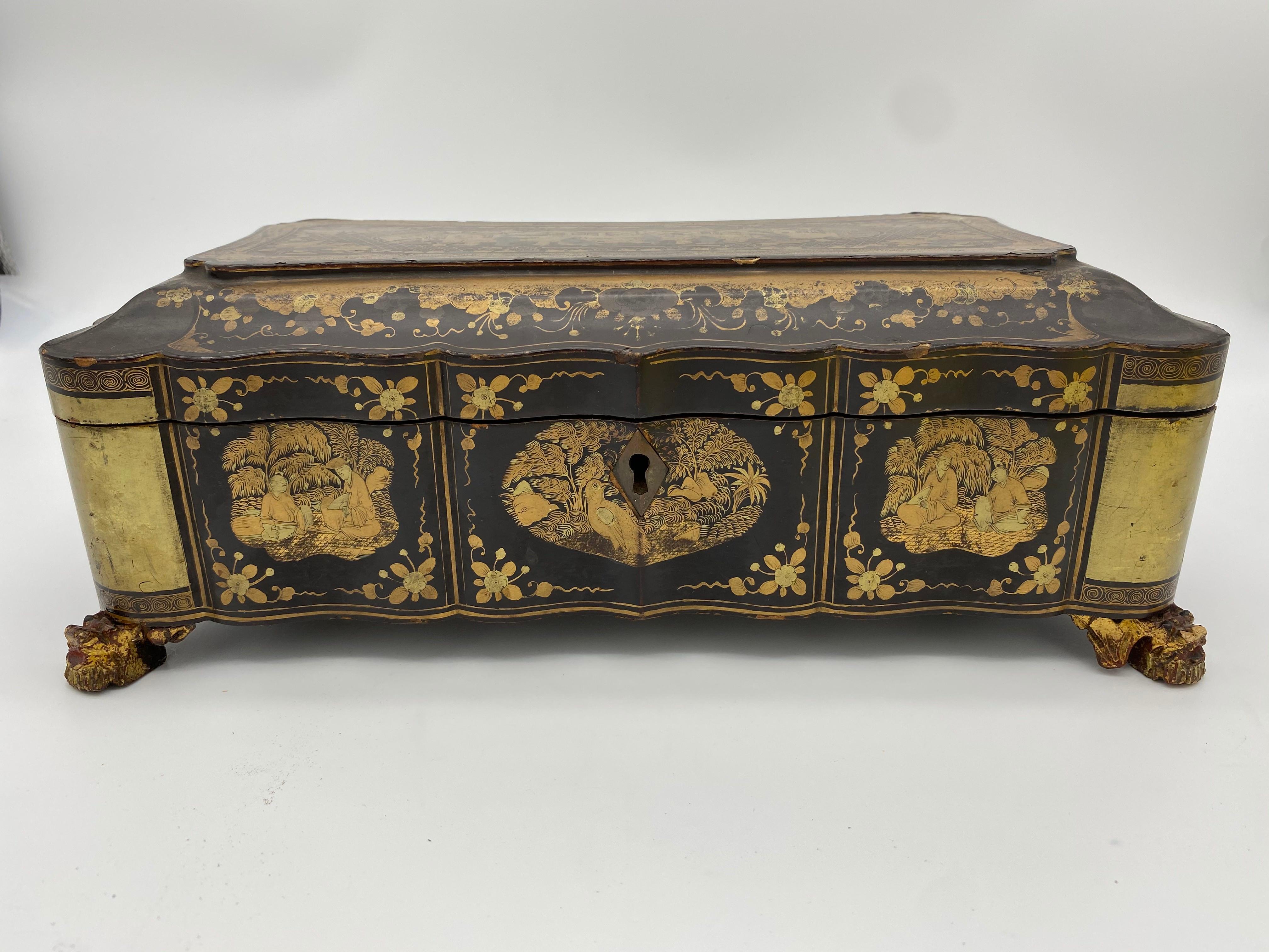 Qing 19th Century Chinese Lacquer Gaming Box For Sale