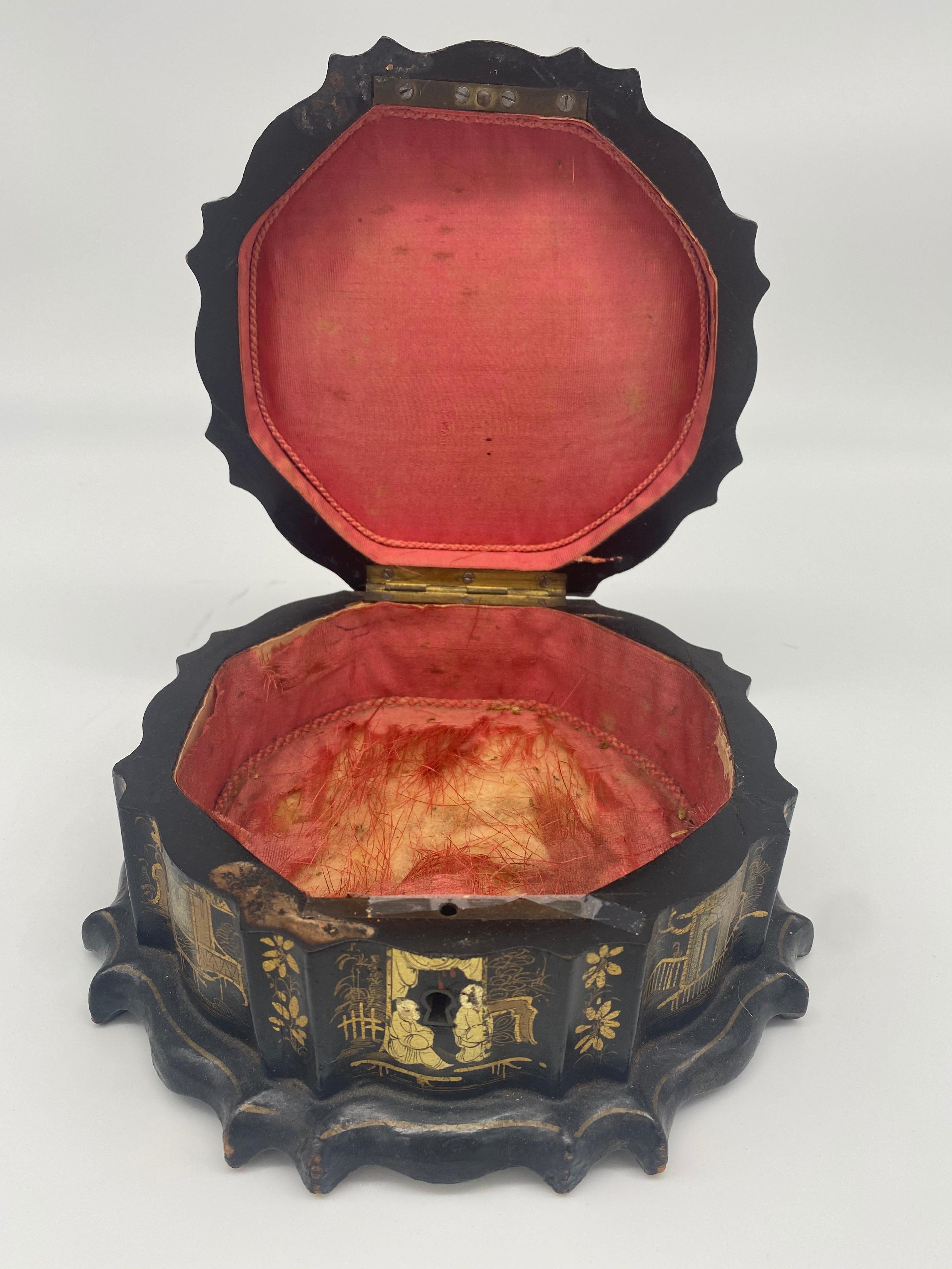 19th Century Chinese Lacquer Jewelry Box For Sale 2