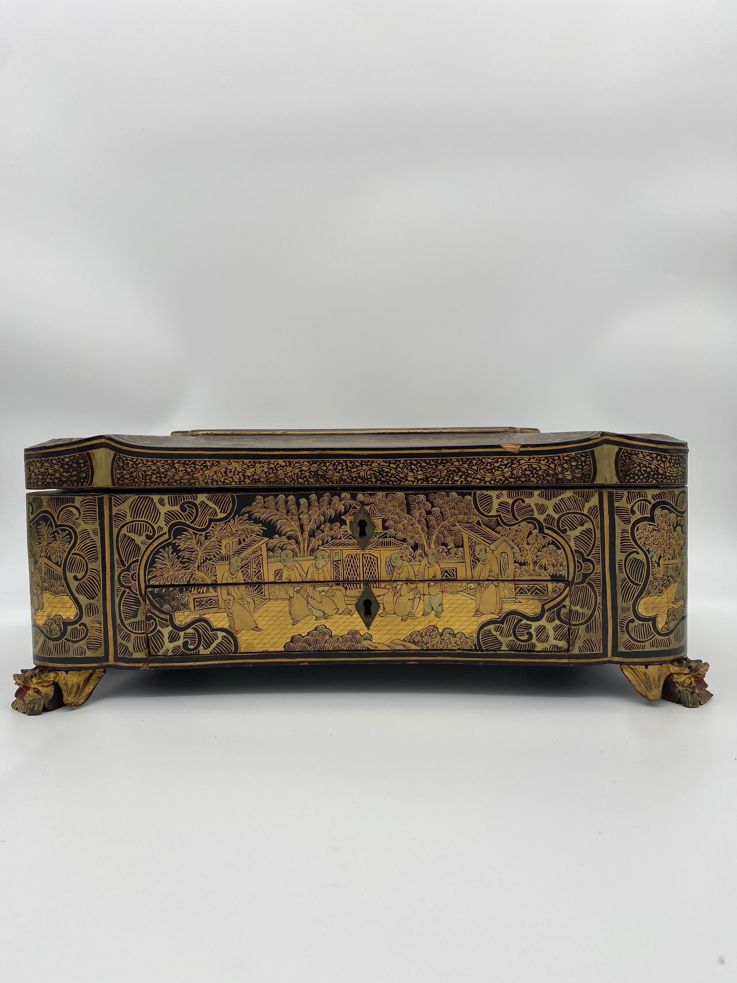 Qing 19th Century 14.25‘’ Large Chinese Lacquer Sewing Box For Sale