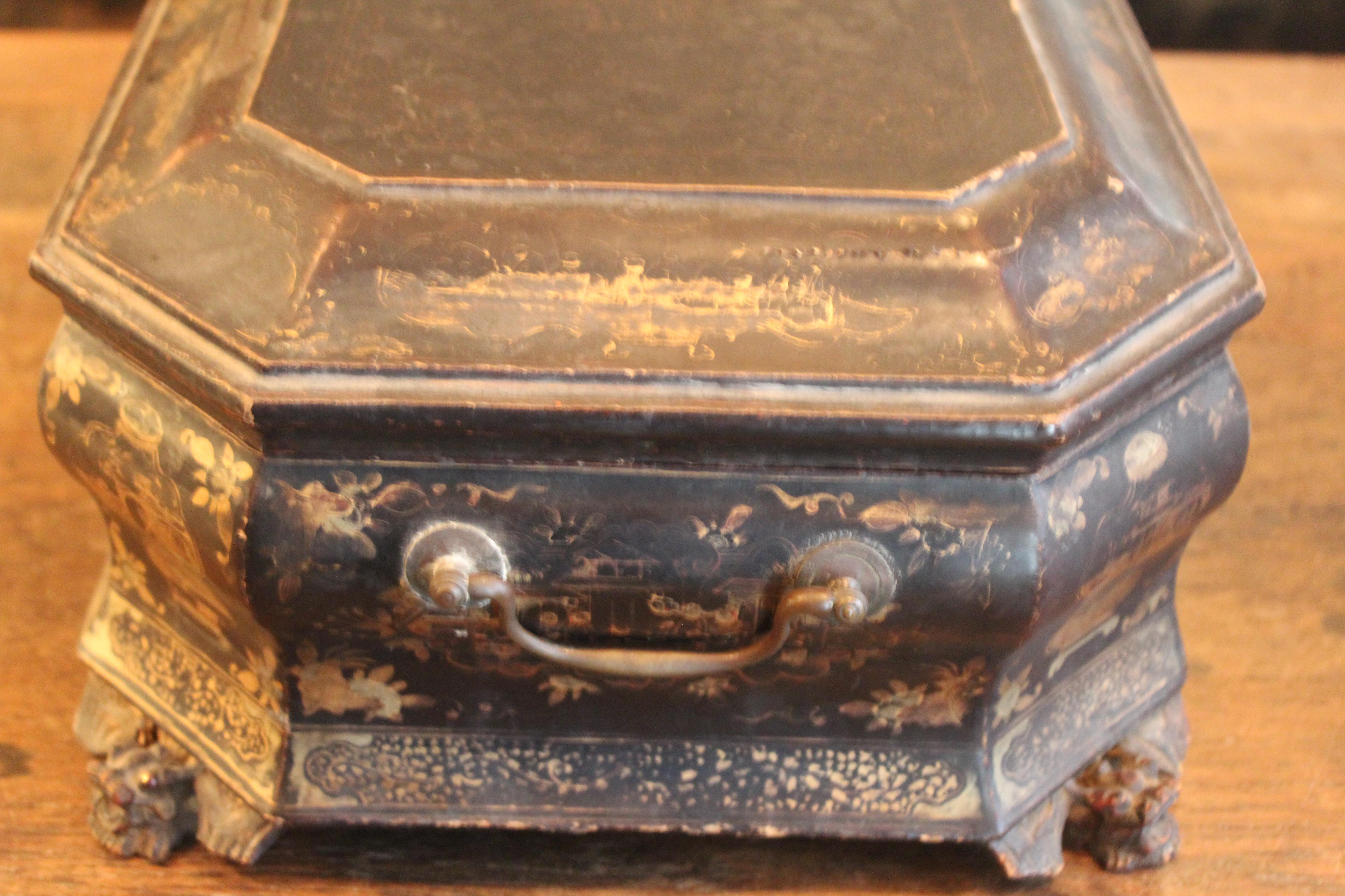19th Century Chinese Lacquer Sewing Box In Good Condition For Sale In Milton, DE