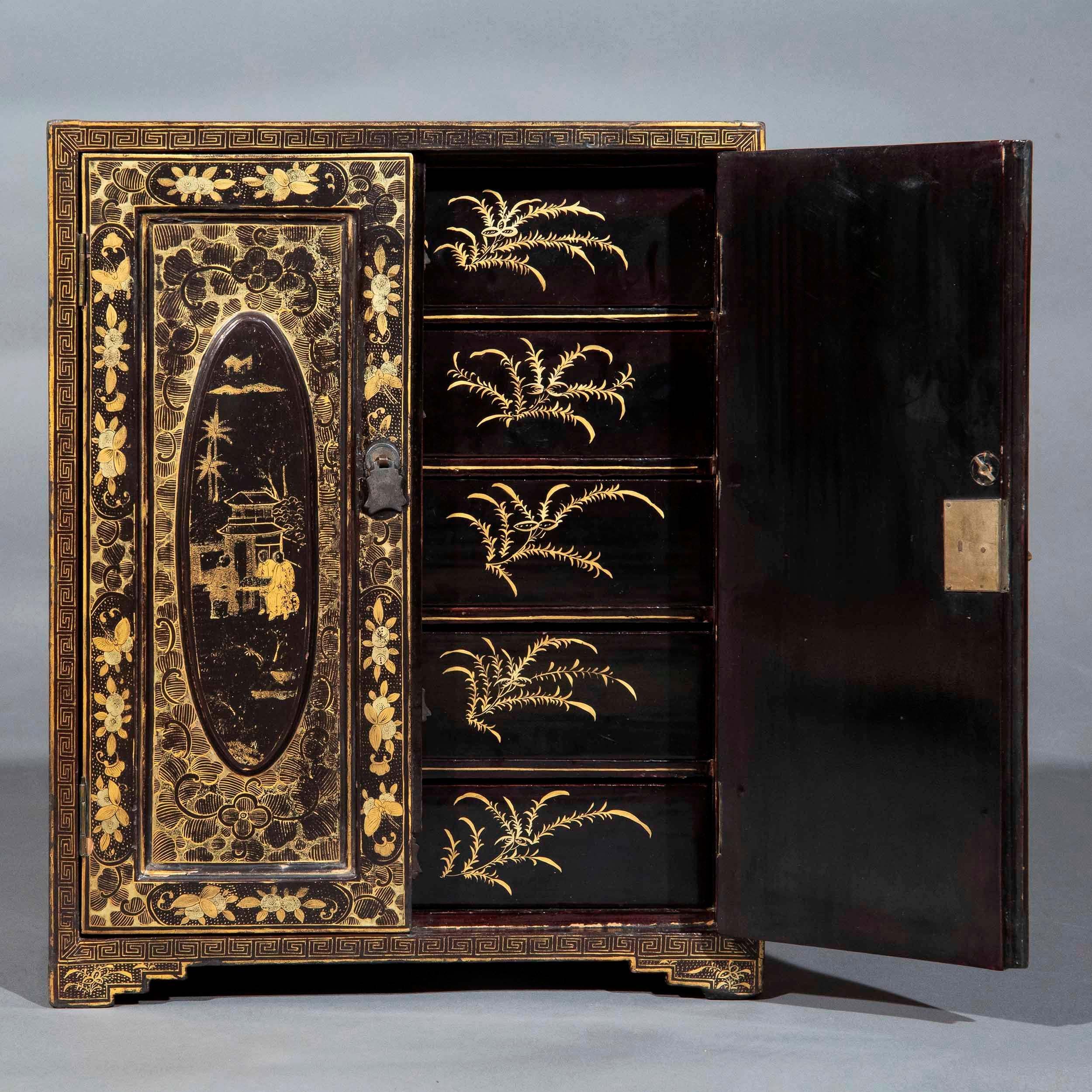 Chinese Export 19th Century Chinese Lacquer Table Cabinet or Jewelry Box For Sale