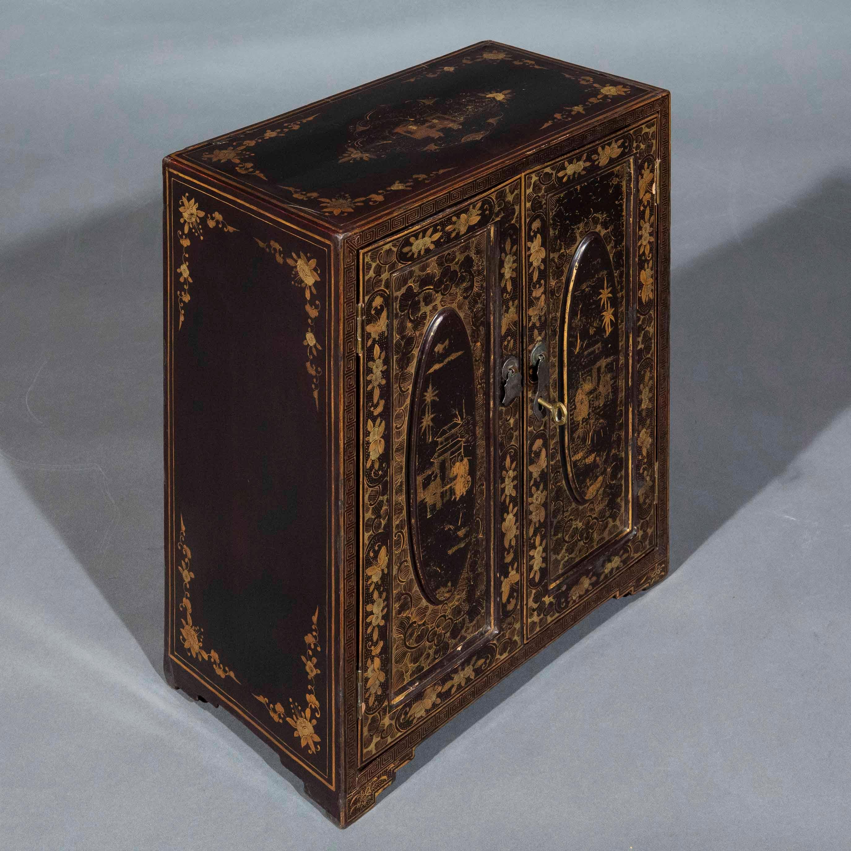 19th Century Chinese Lacquer Table Cabinet or Jewelry Box For Sale 3