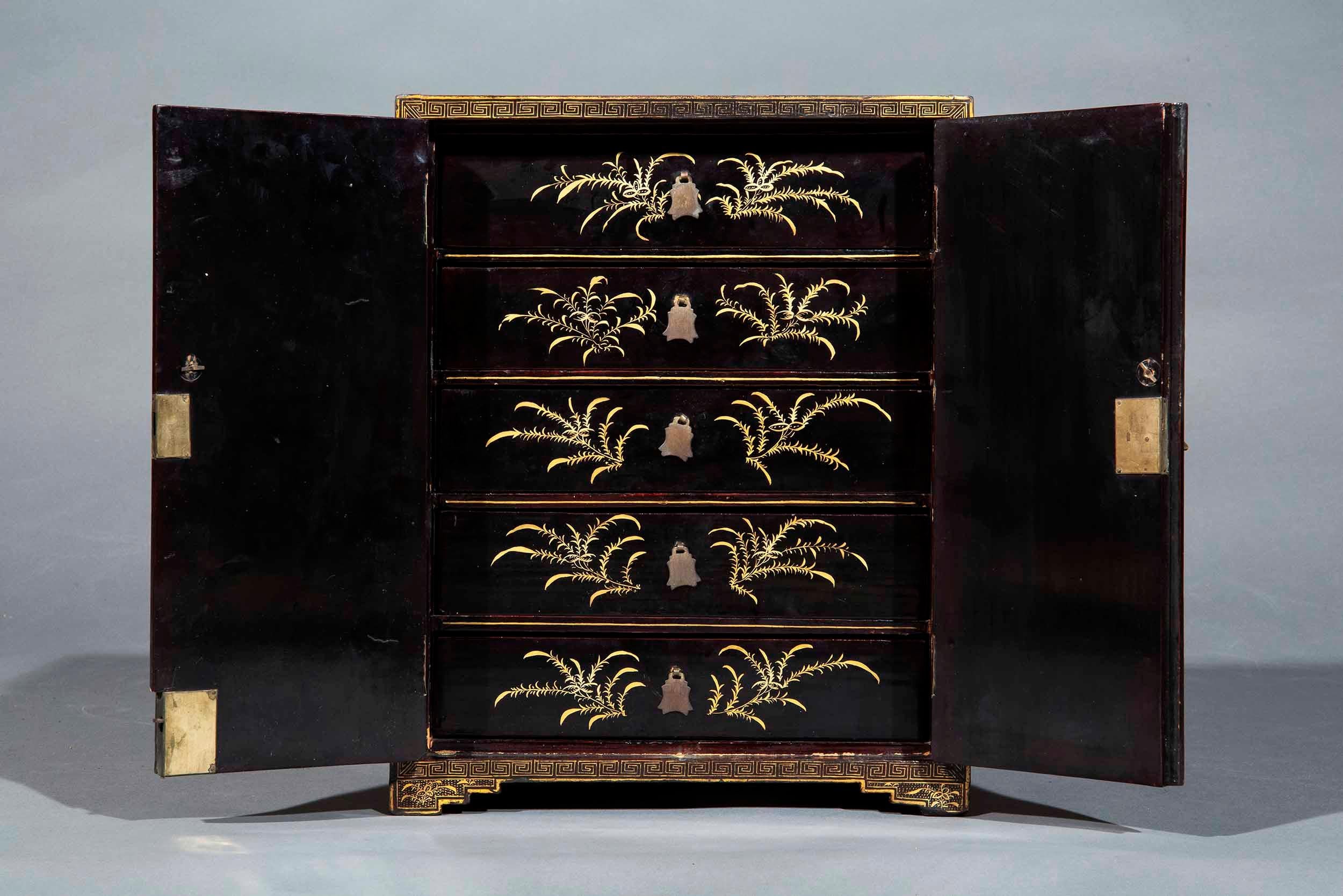 19th Century Chinese Lacquer Table Cabinet or Jewelry Box For Sale 4