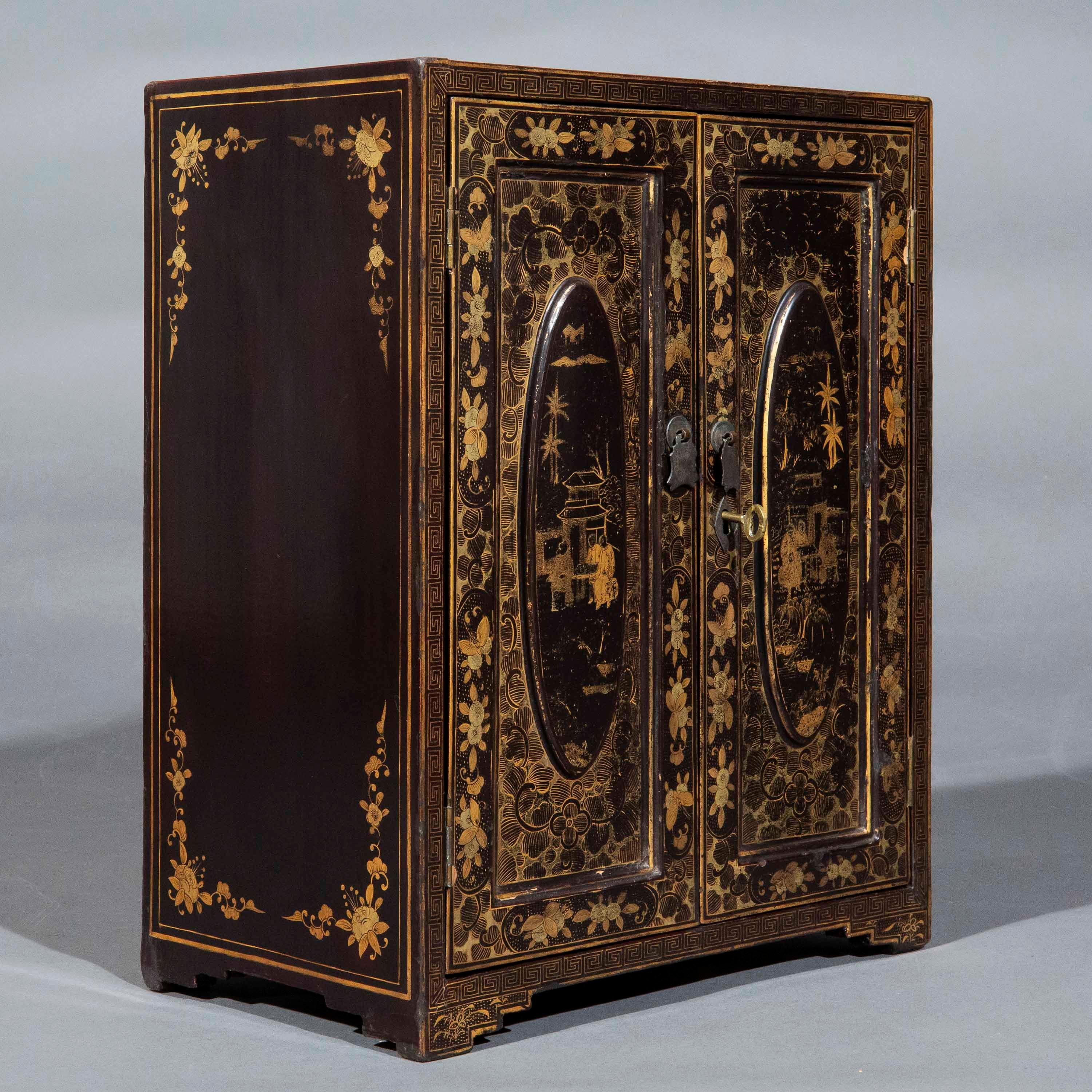 19th Century Chinese Lacquer Table Cabinet or Jewelry Box For Sale 5