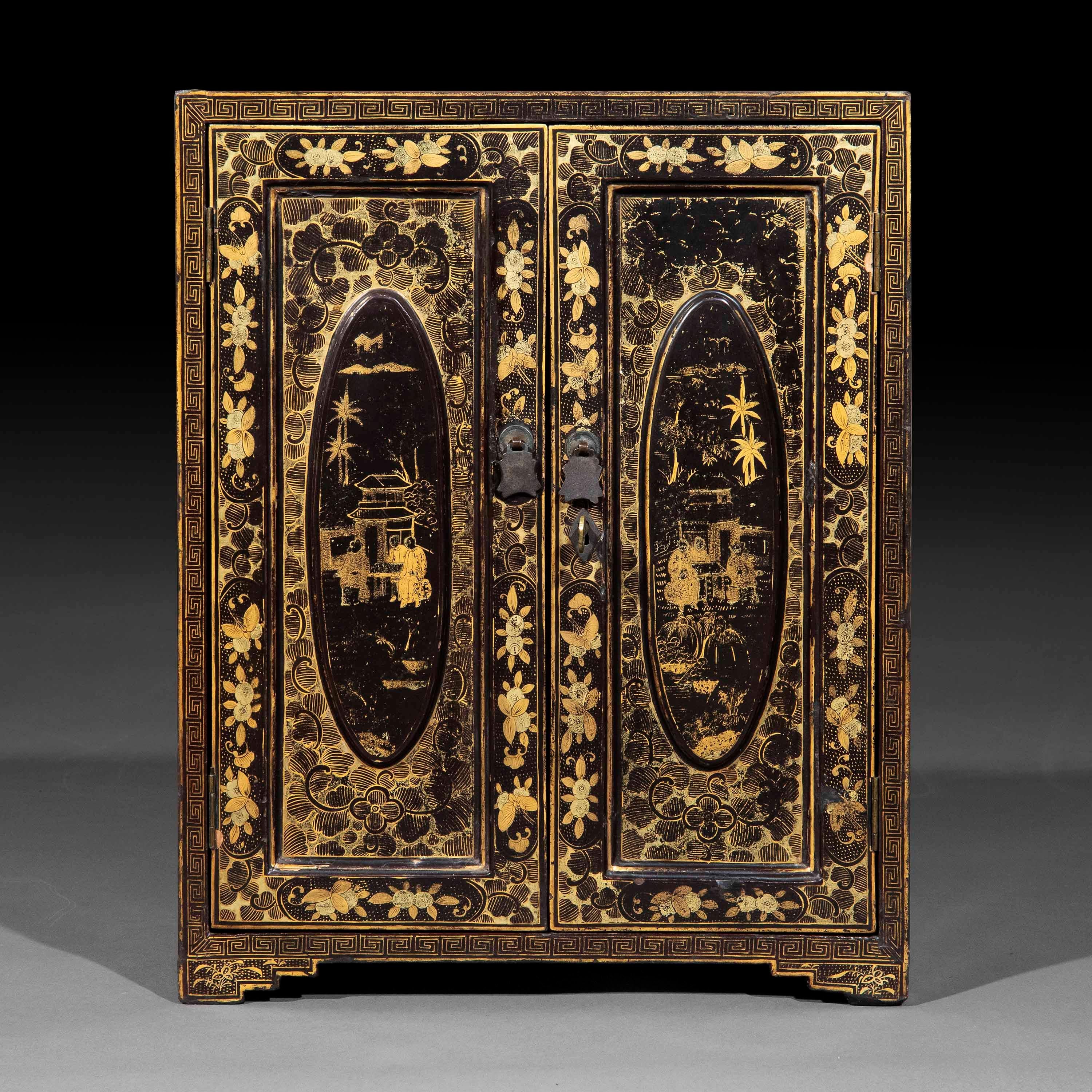 XIXe siècle Cabinet de table ou boîte à bijoux chinoise du 19e siècle en vente