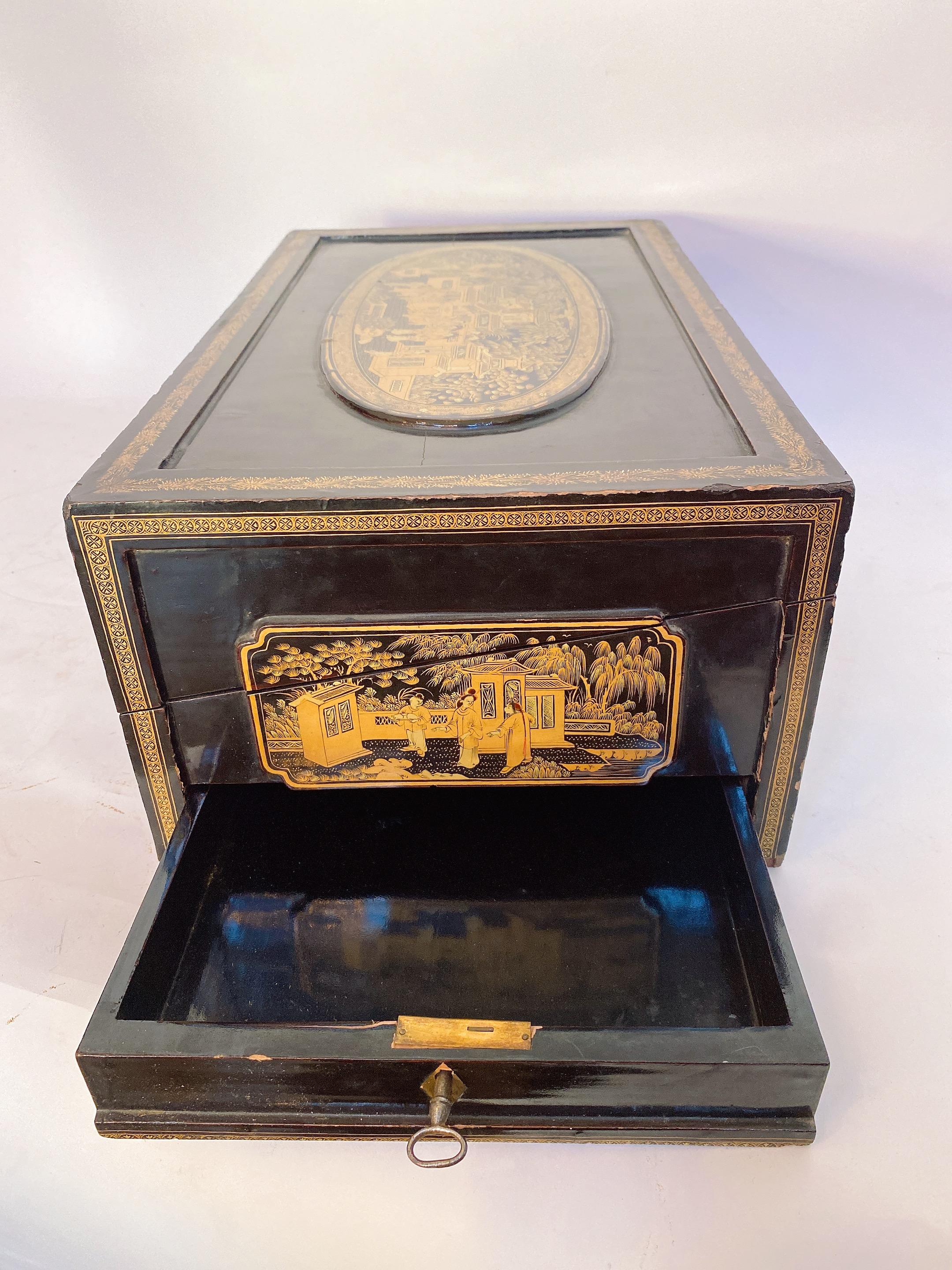 Caja de escritura china lacada del siglo XIX en venta 7