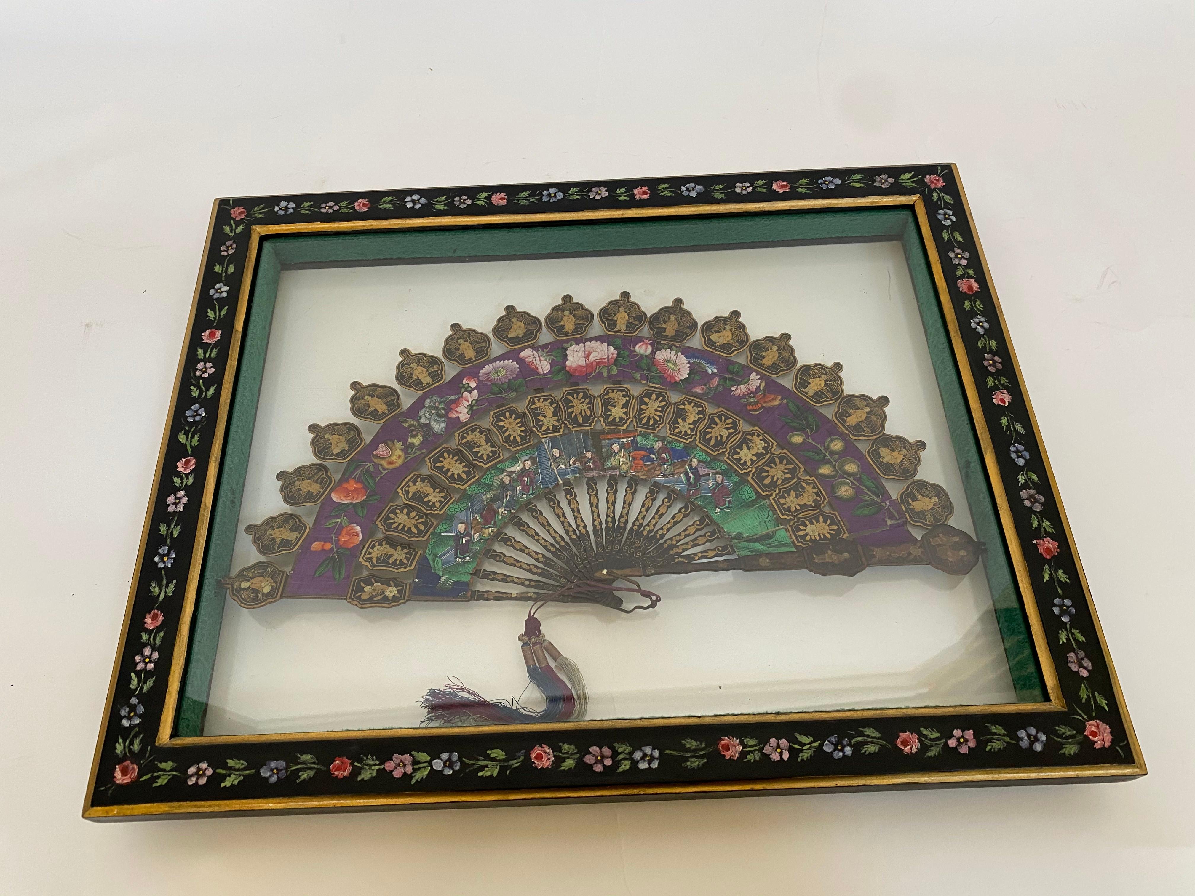 19th Century Chinese Lacquered and Giltwood Frame Fan For Sale 6