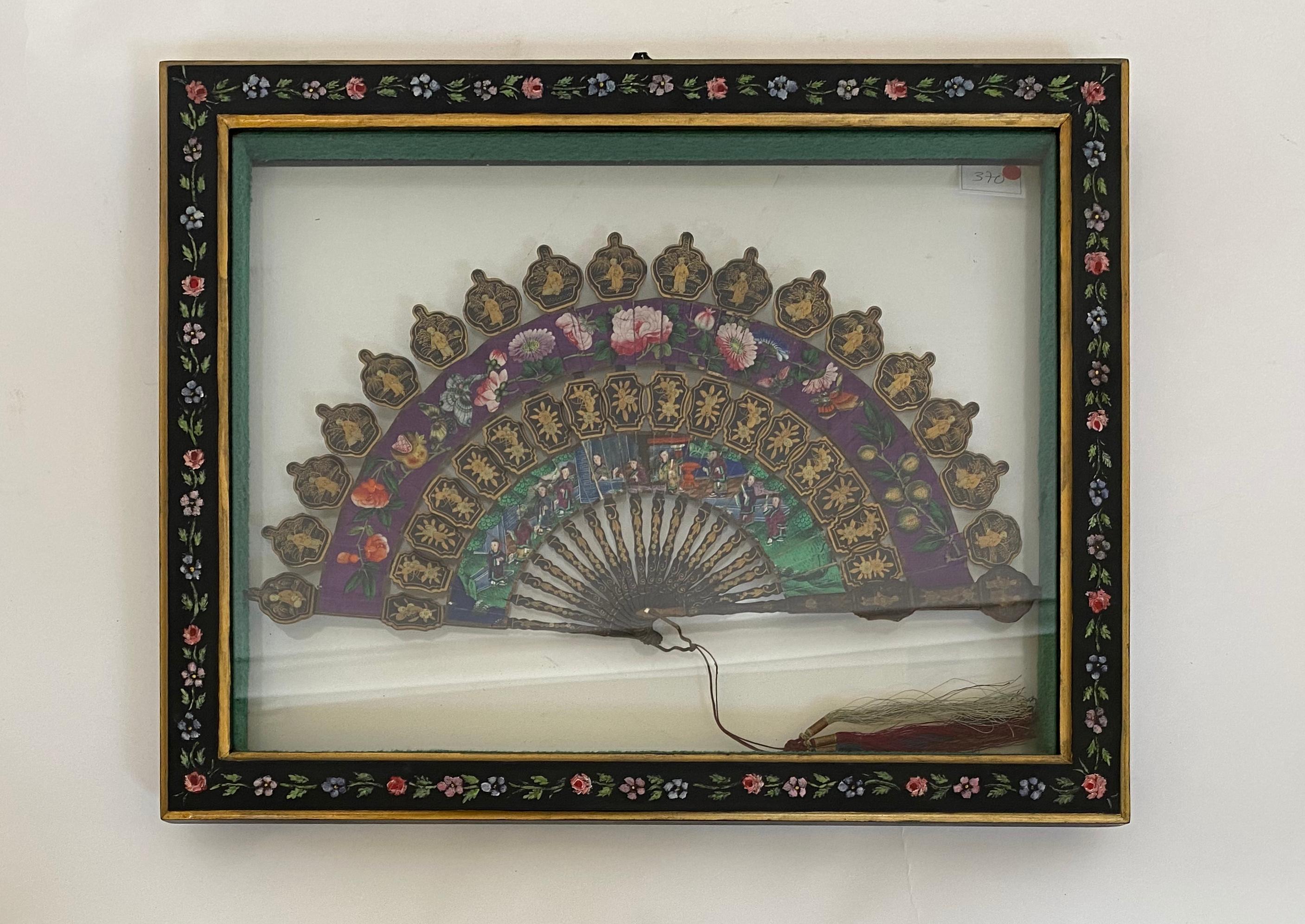 19th Century Chinese Lacquered and Giltwood Frame Fan For Sale 8