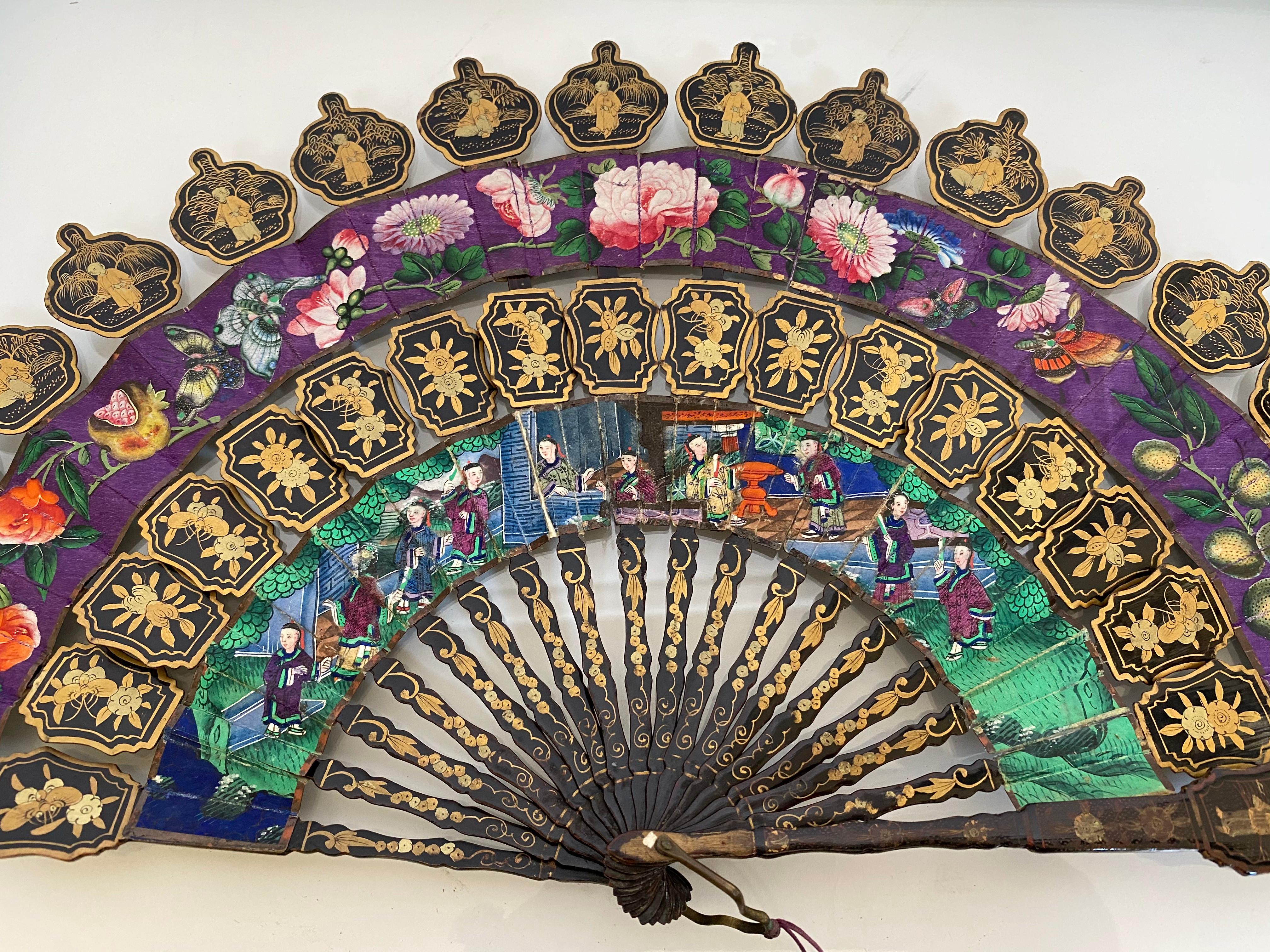 19th Century Chinese Lacquered and Giltwood Frame Fan For Sale 2