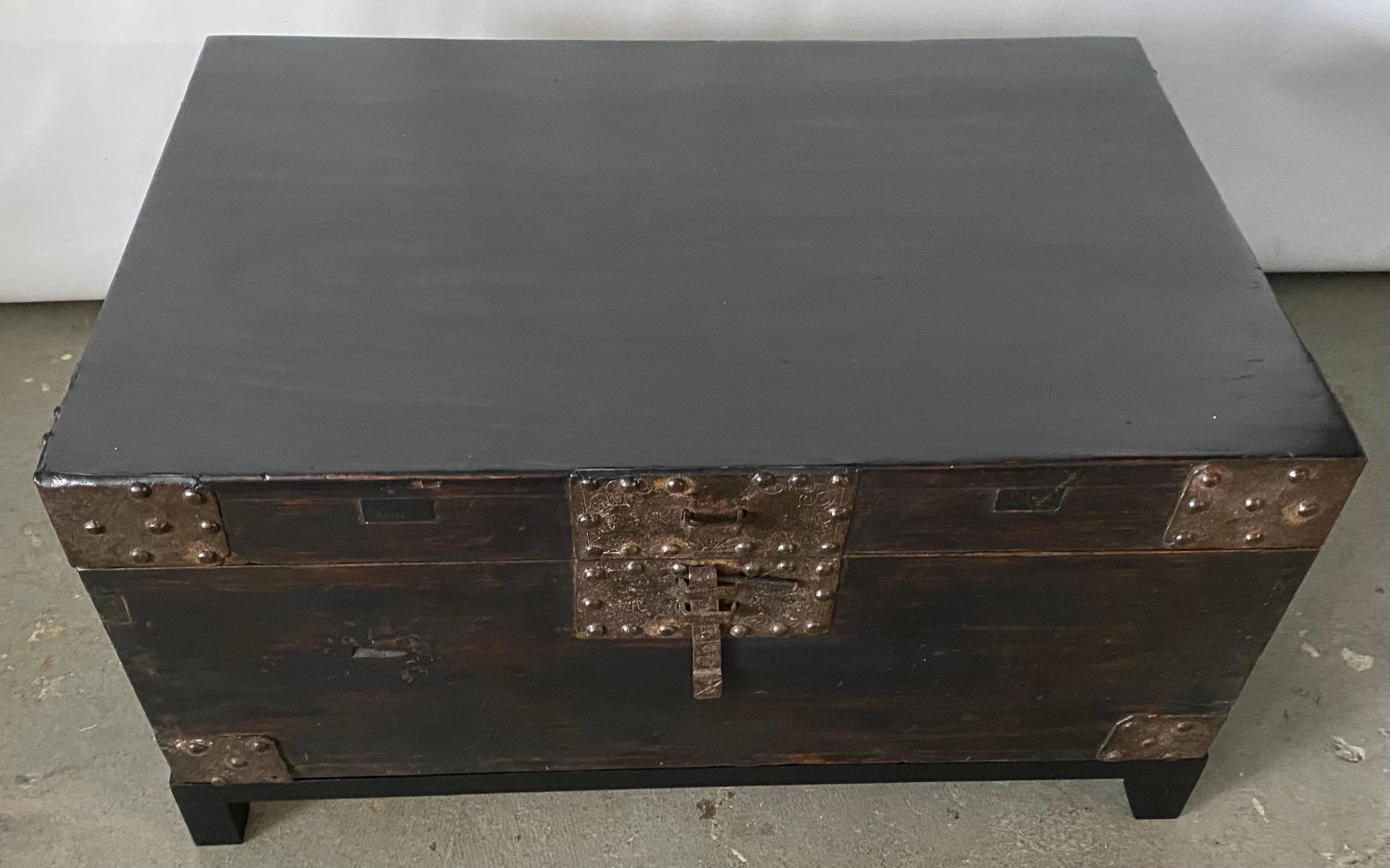 19th Century Chinese Lacquered Chest on Stand In Good Condition For Sale In Sheffield, MA