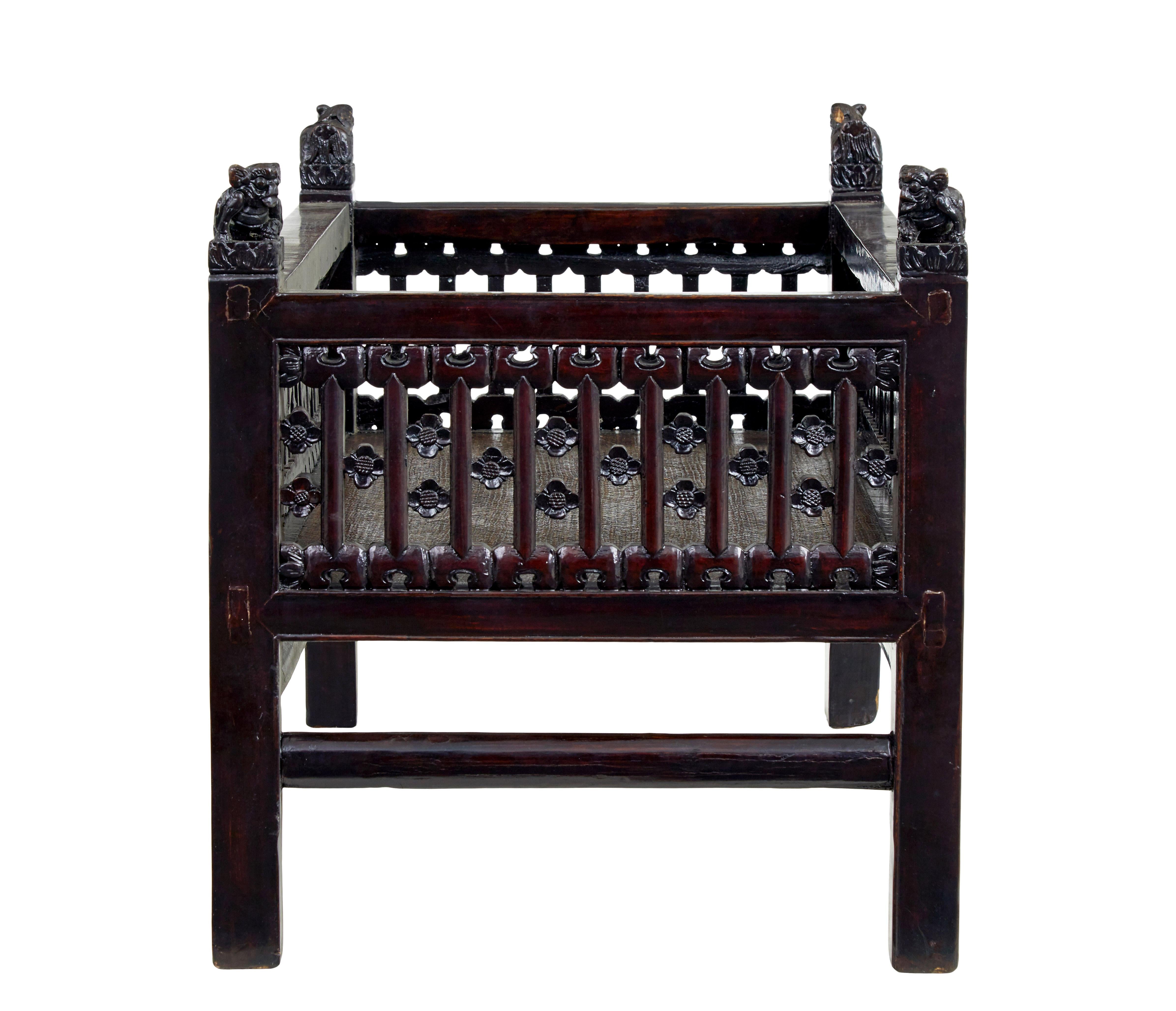 19th century Chinese lacquered childs bed In Good Condition For Sale In Debenham, Suffolk