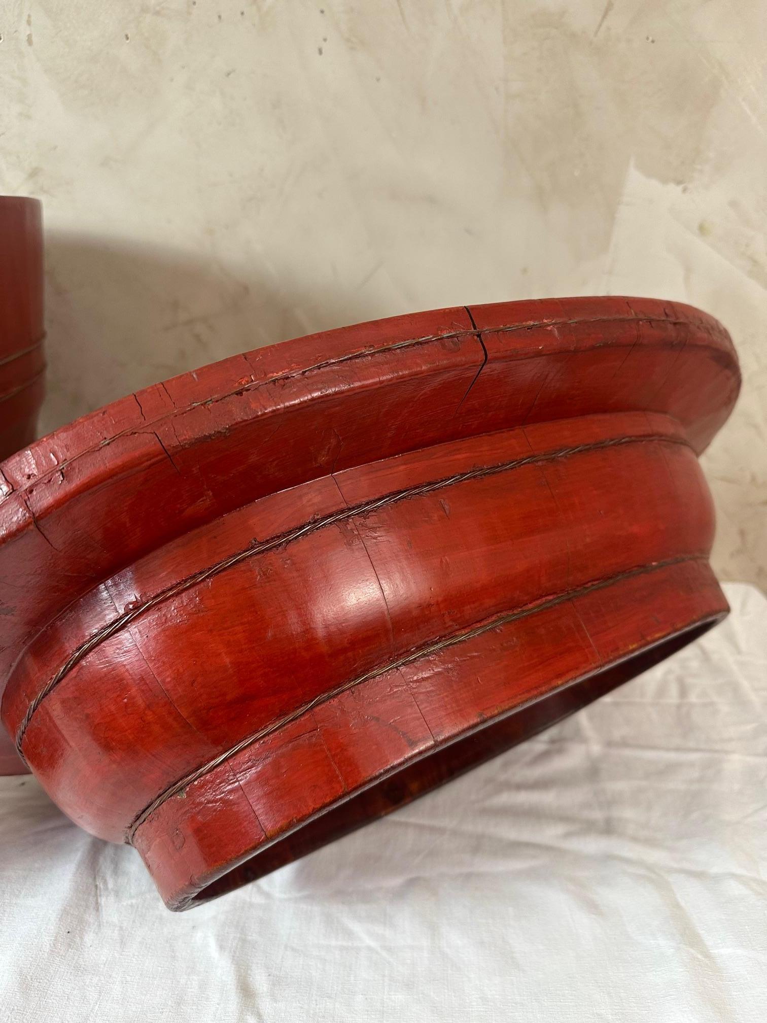 19th century Chinese Lacquered Elm Baby Bathtub, 1890s For Sale 7