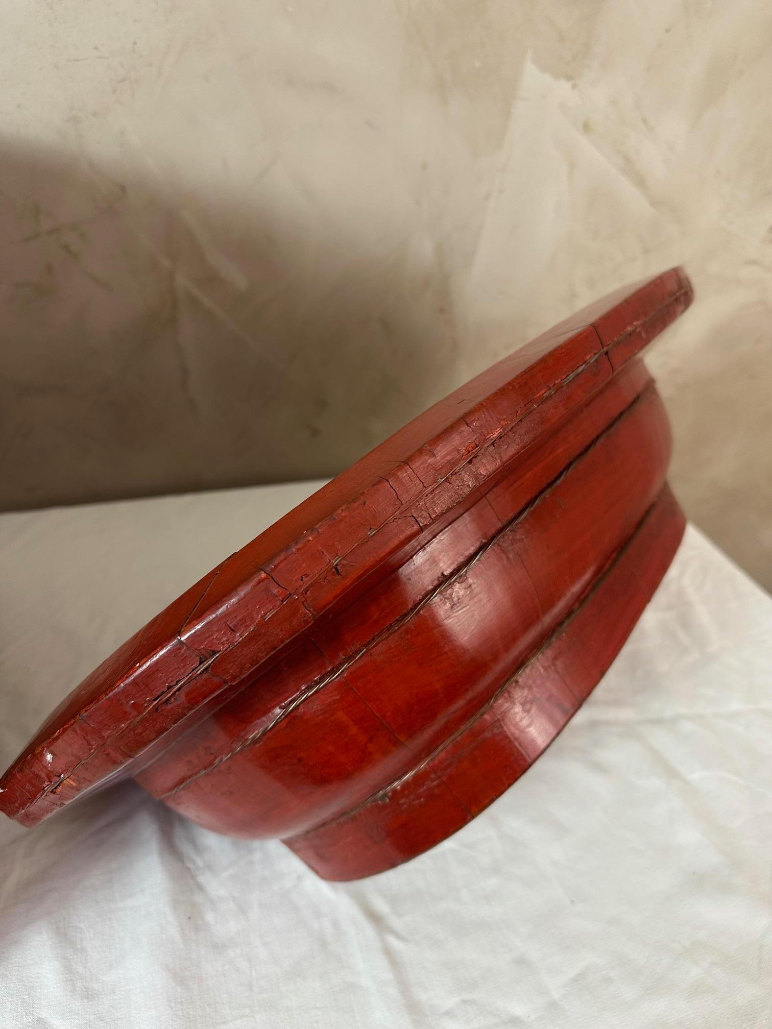 19th century Chinese Lacquered Elm Baby Bathtub, 1890s For Sale 8