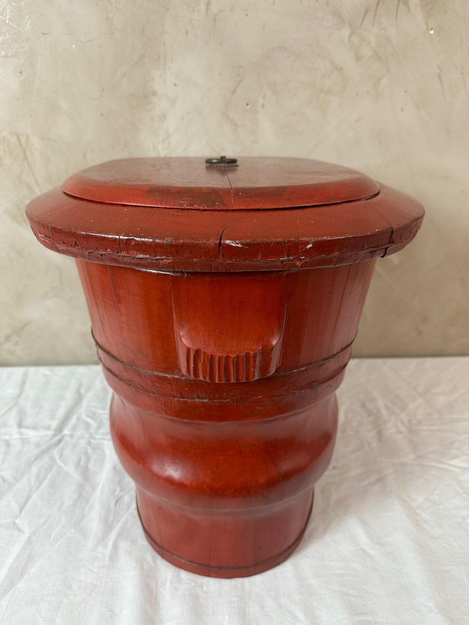 19th century Chinese Lacquered Elm Baby Bathtub, 1890s For Sale 11