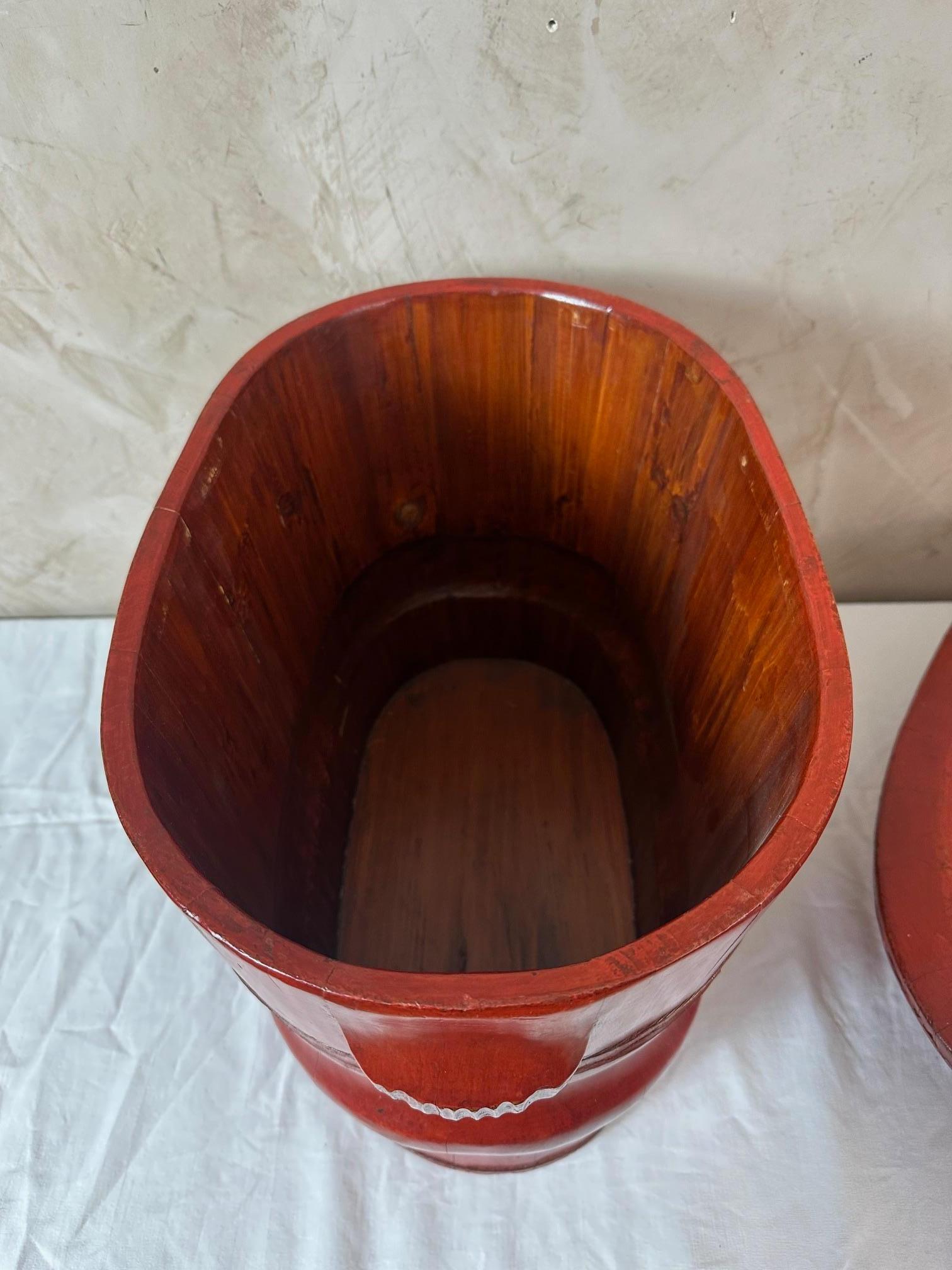 19th century Chinese Lacquered Elm Baby Bathtub, 1890s For Sale 5