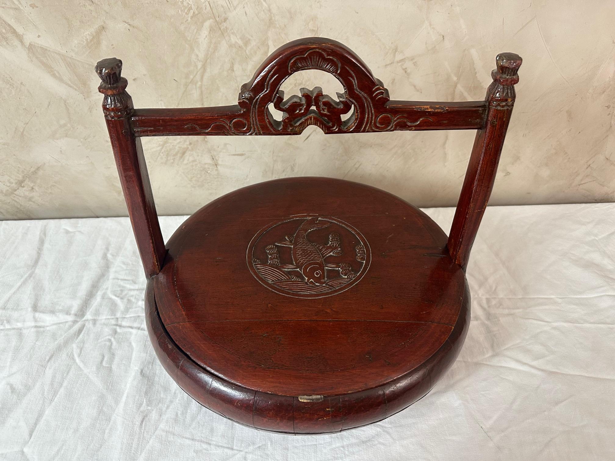 Chinois Boîte à déjeuner chinoise laquée en orme du 19e siècle, années 1890 en vente
