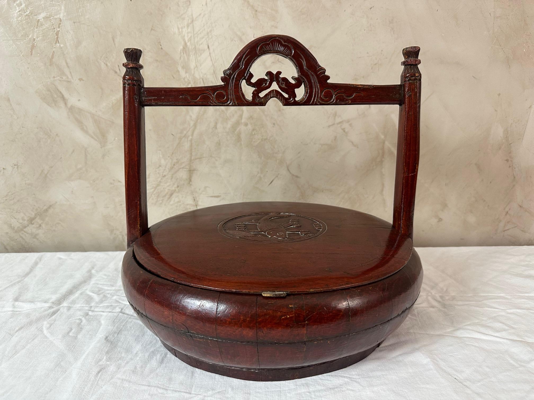Boîte à déjeuner chinoise laquée en orme du 19e siècle, années 1890 Bon état - En vente à LEGNY, FR
