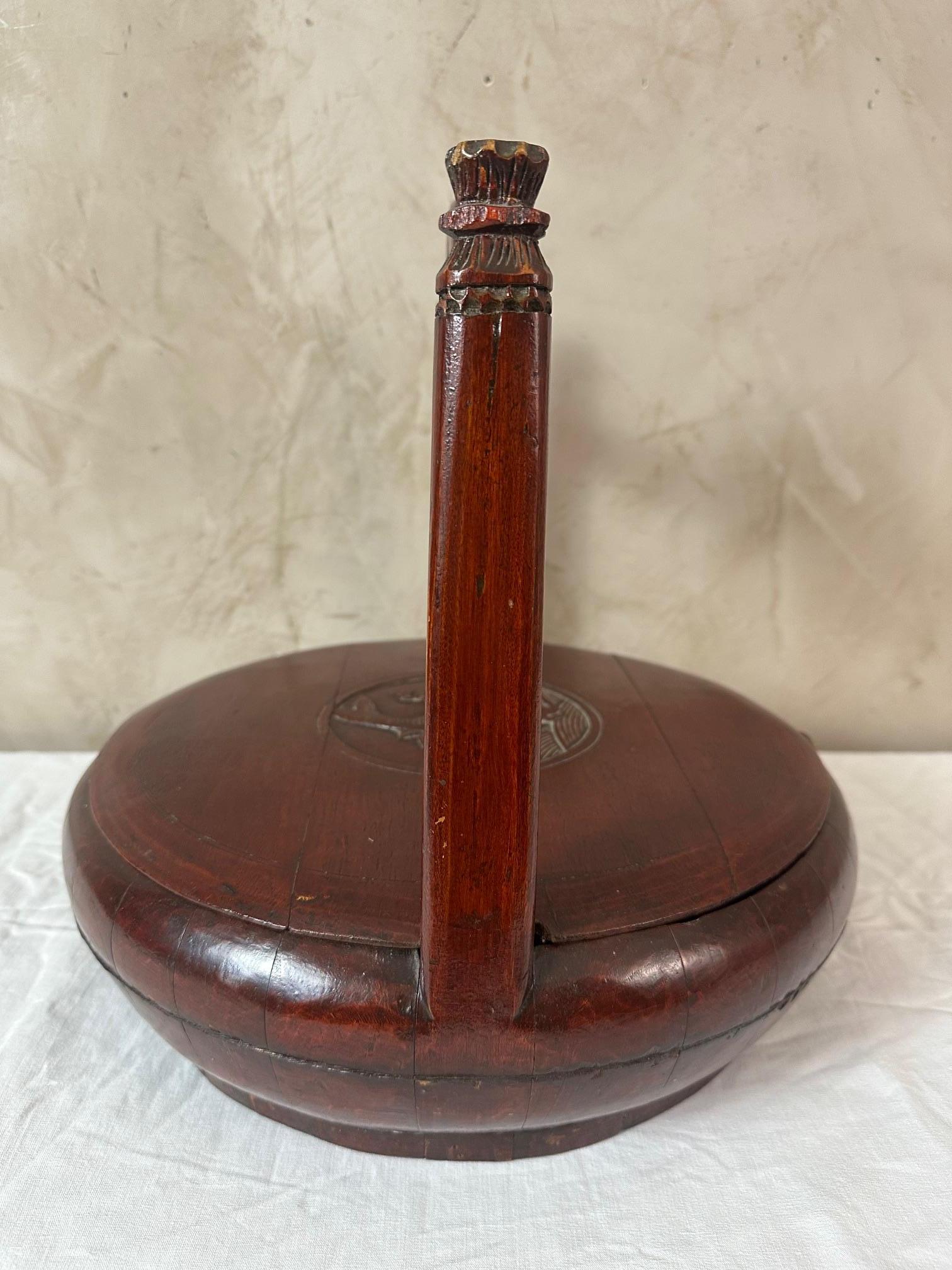 Orme Boîte à déjeuner chinoise laquée en orme du 19e siècle, années 1890 en vente
