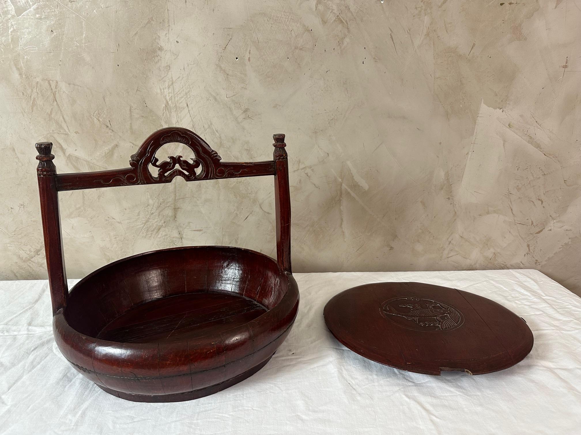 Boîte à déjeuner chinoise laquée en orme du 19e siècle, années 1890 en vente 2