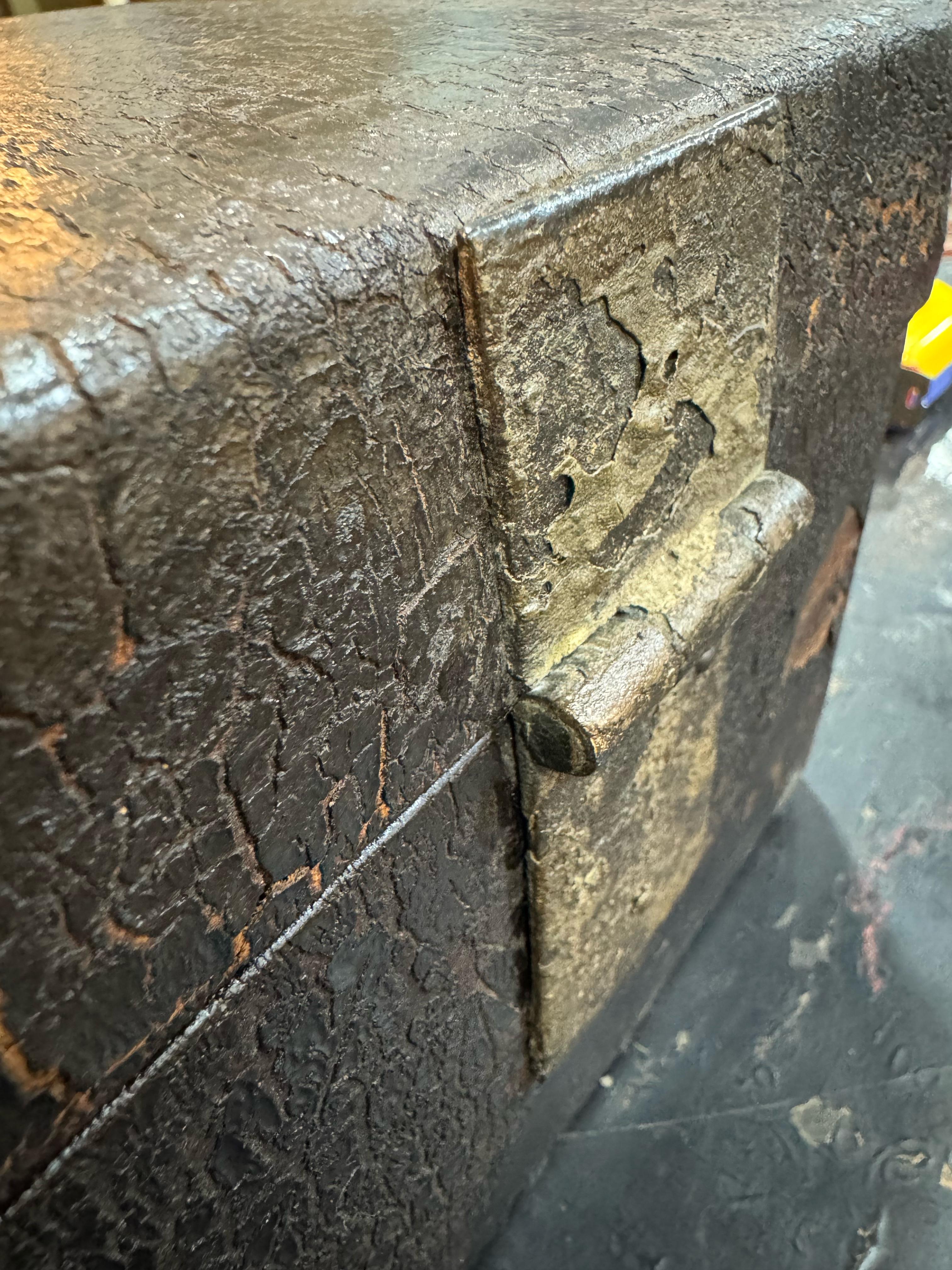 19th Century Chinese Leather Box For Sale 5