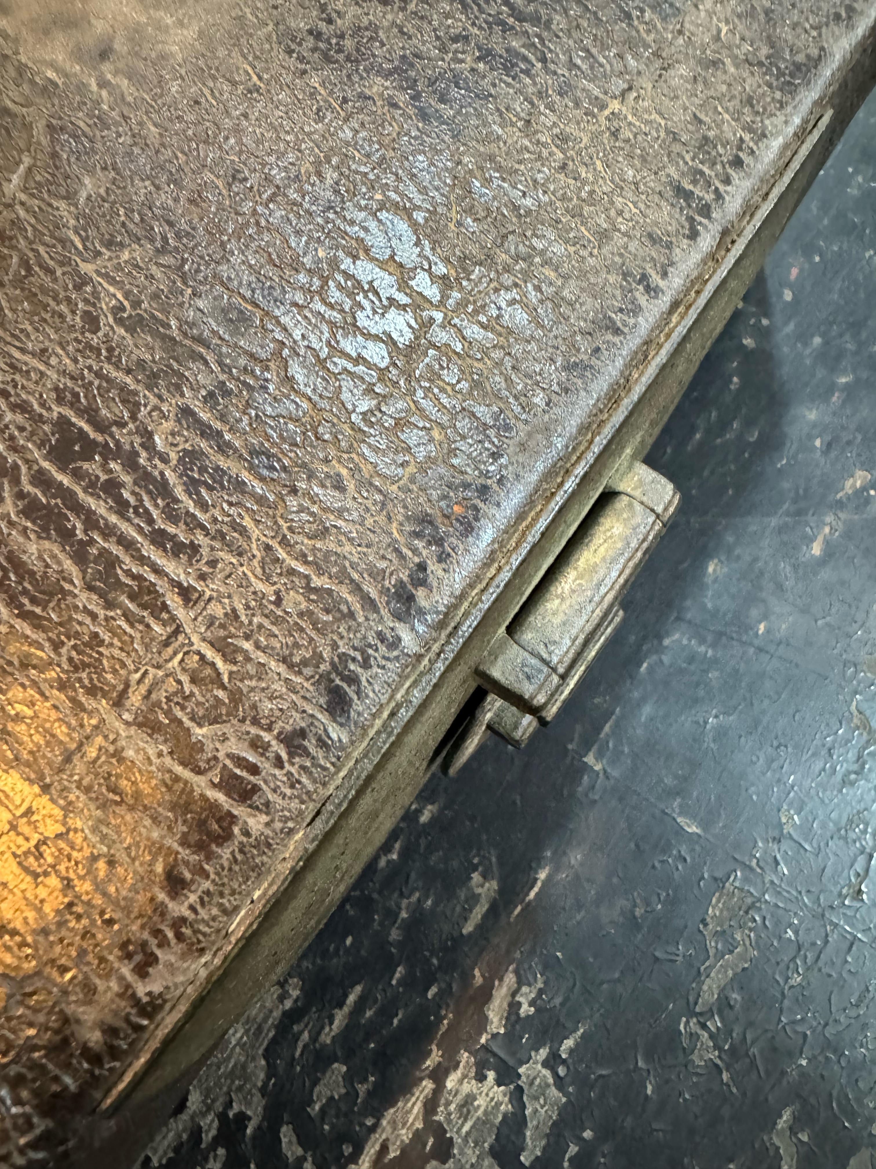 19th Century Chinese Leather Box For Sale 2
