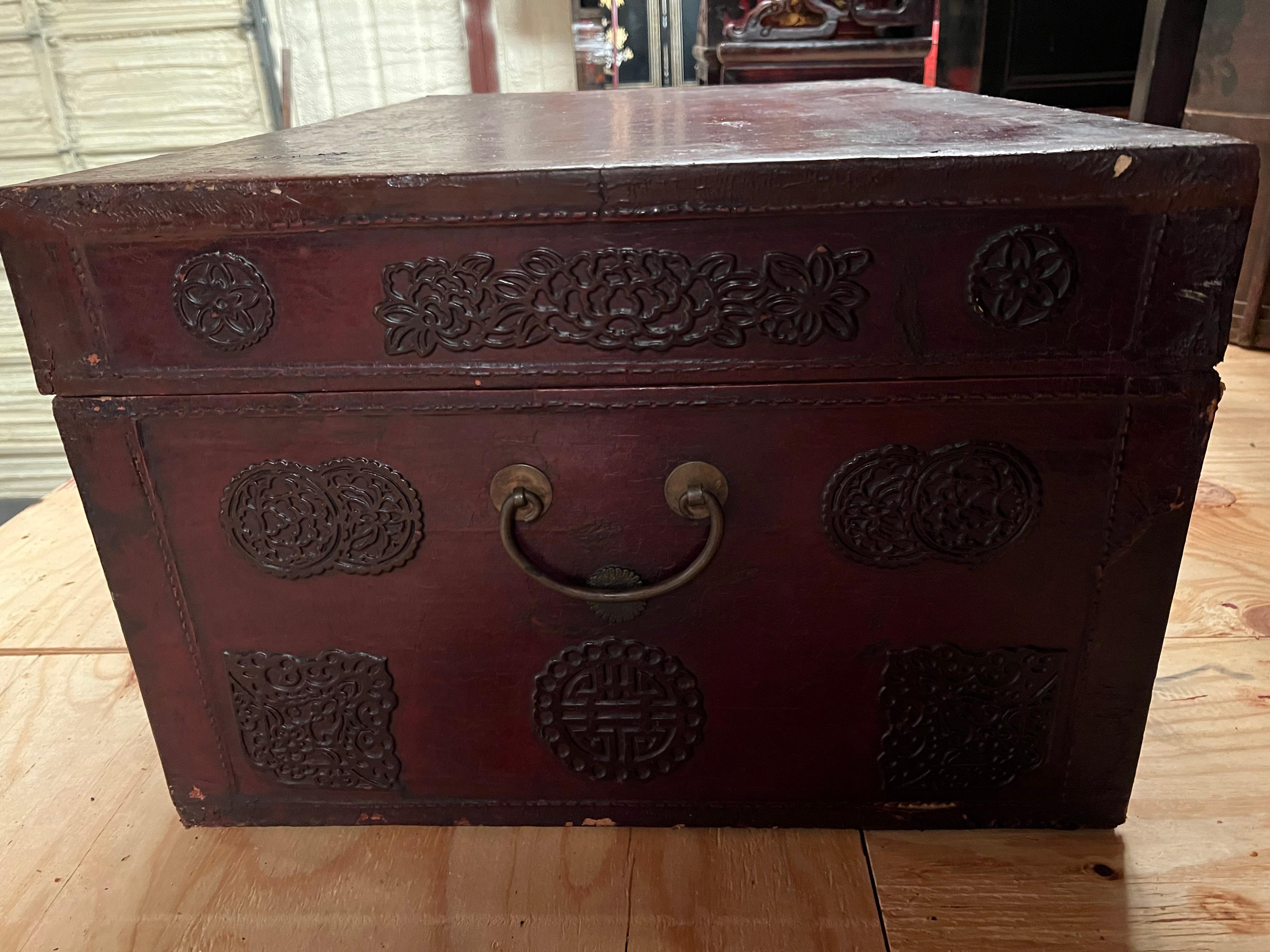Bronzo Baule in pelle cinese del XIX secolo in vendita