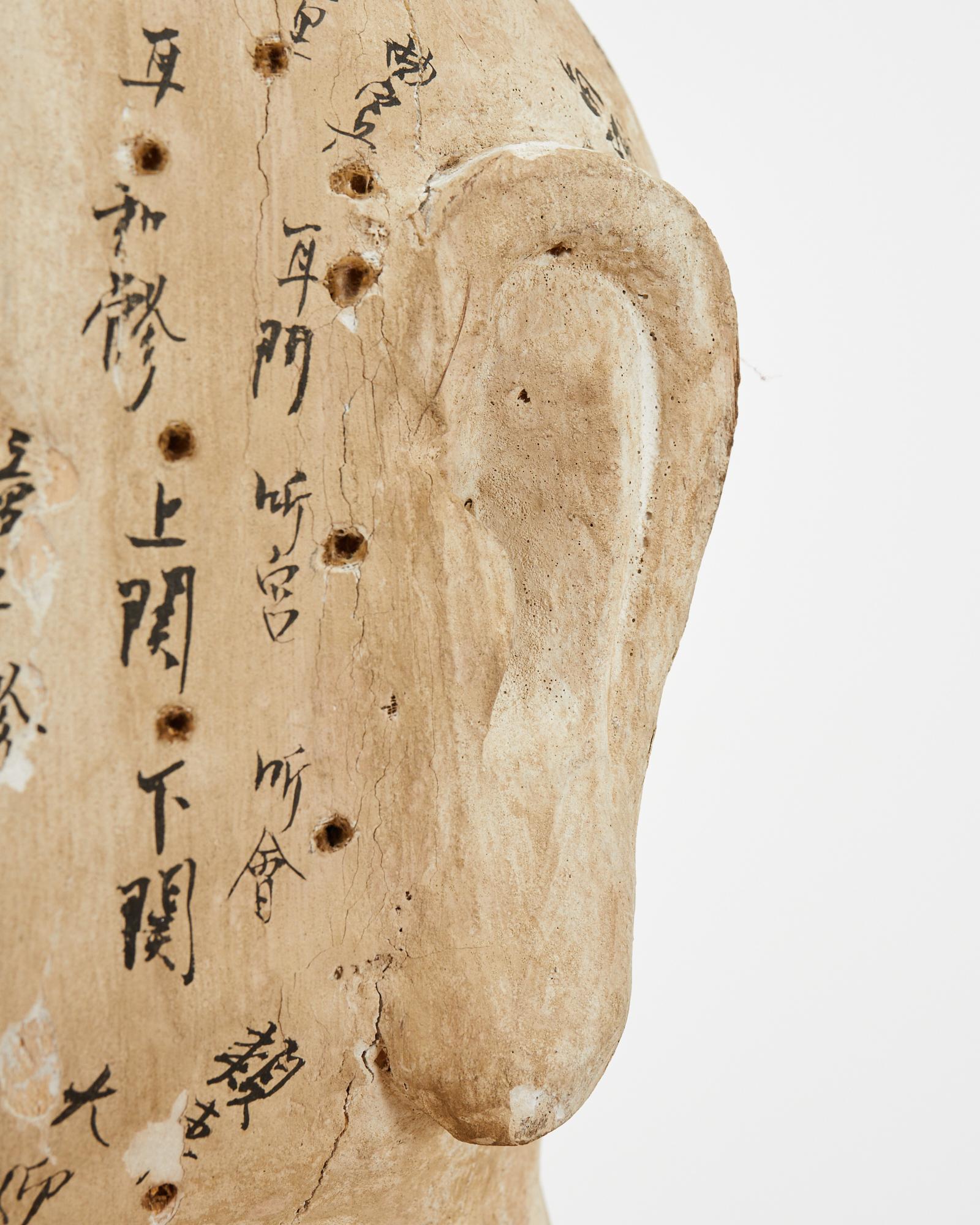 Chinesische lebensgroße geschnitzte Acupuncture-Skulptur-Figur aus dem 19. Jahrhundert im Angebot 3